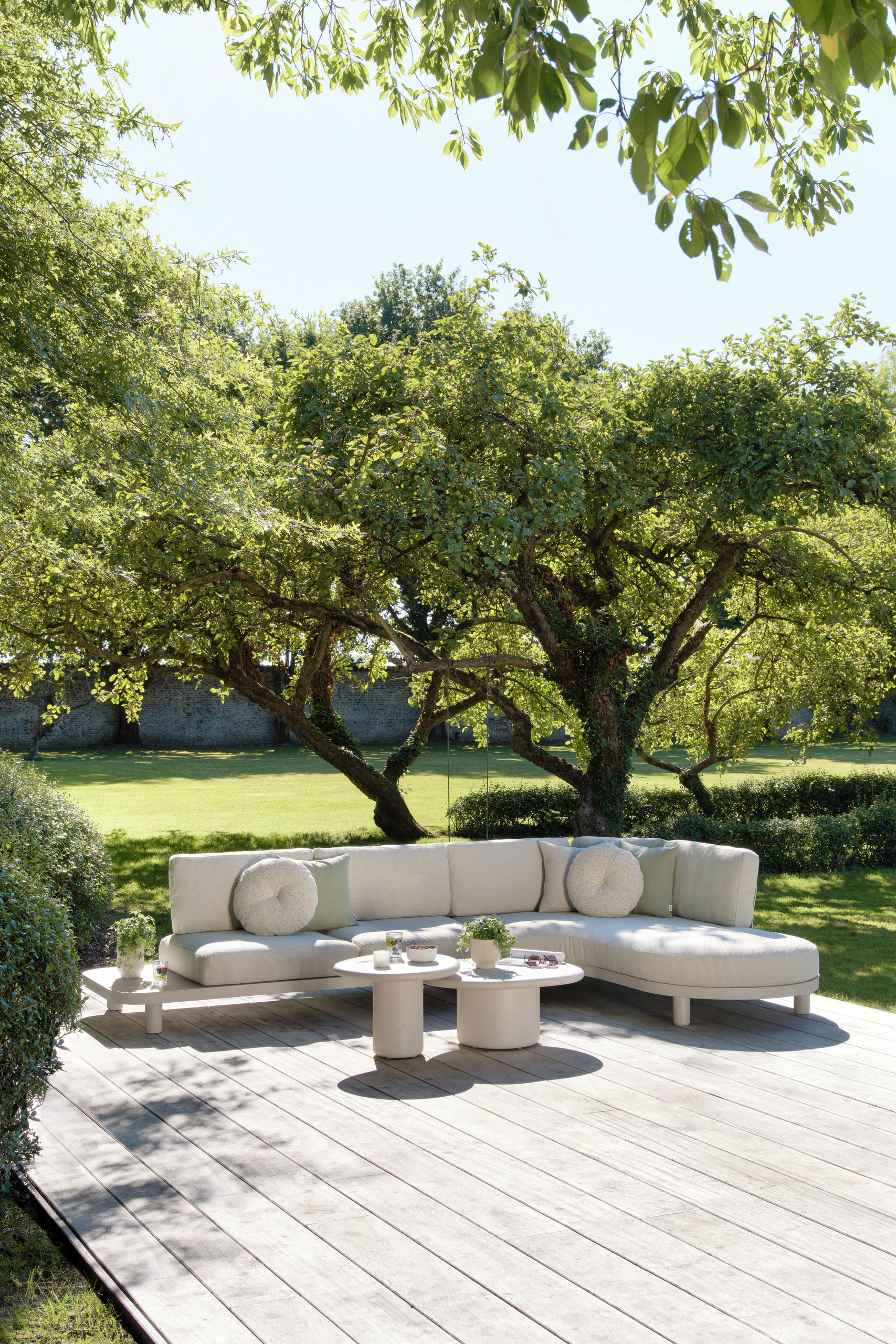 Salon de jardin d'angle Donato en aluminium beige et coussins en all weather sunbrella® luxe slow farafra