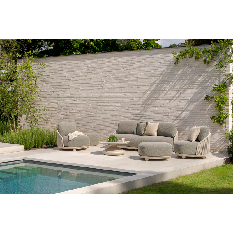 Vadelo loungebank in beige aluminium en beige verticaal geweven ronde rope met chartres pewter all weather sunbrella® luxe kussen