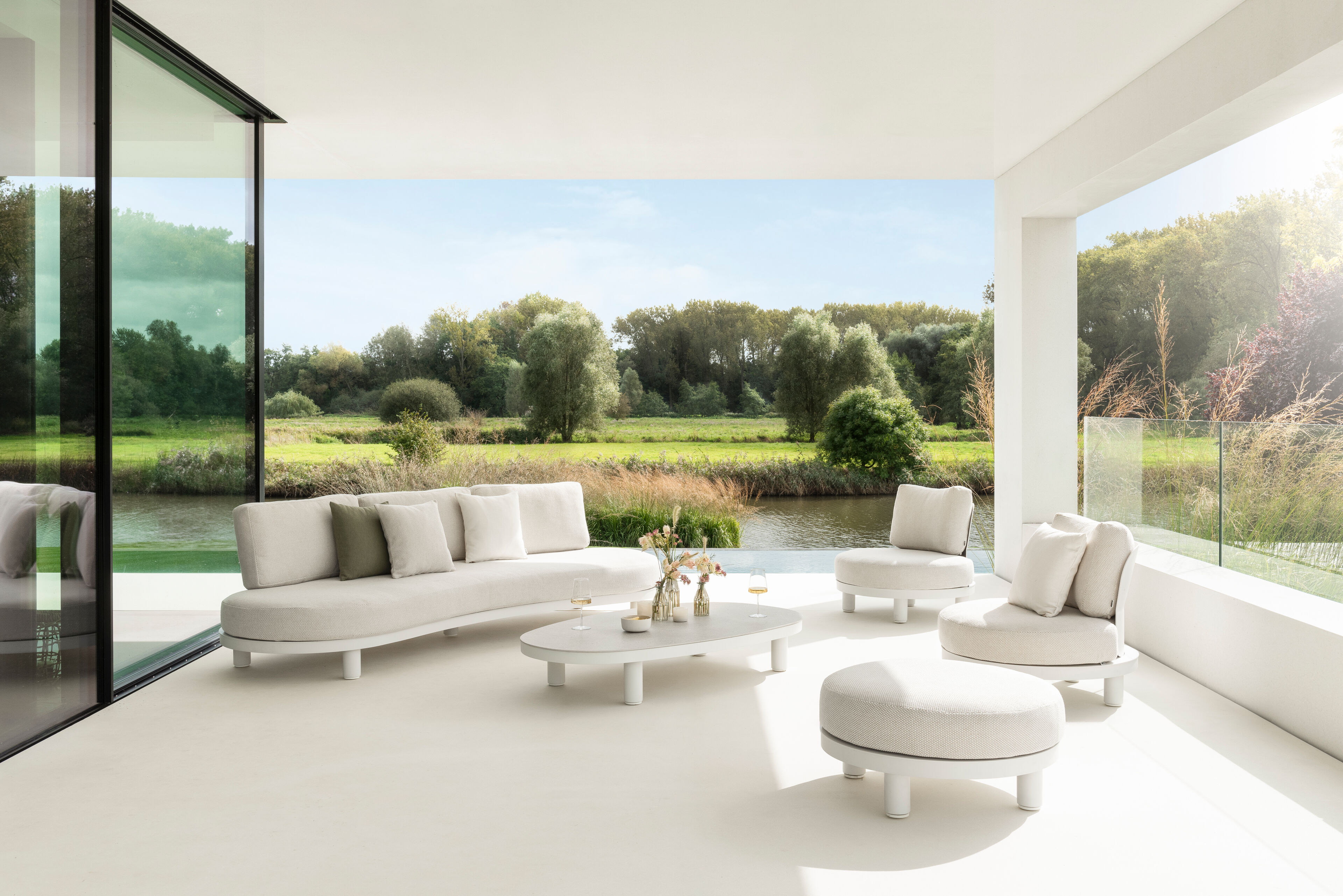 Donato organische loungebank 3-zit in wit aluminium met lopi marble all weather sunbrella® luxe kussen