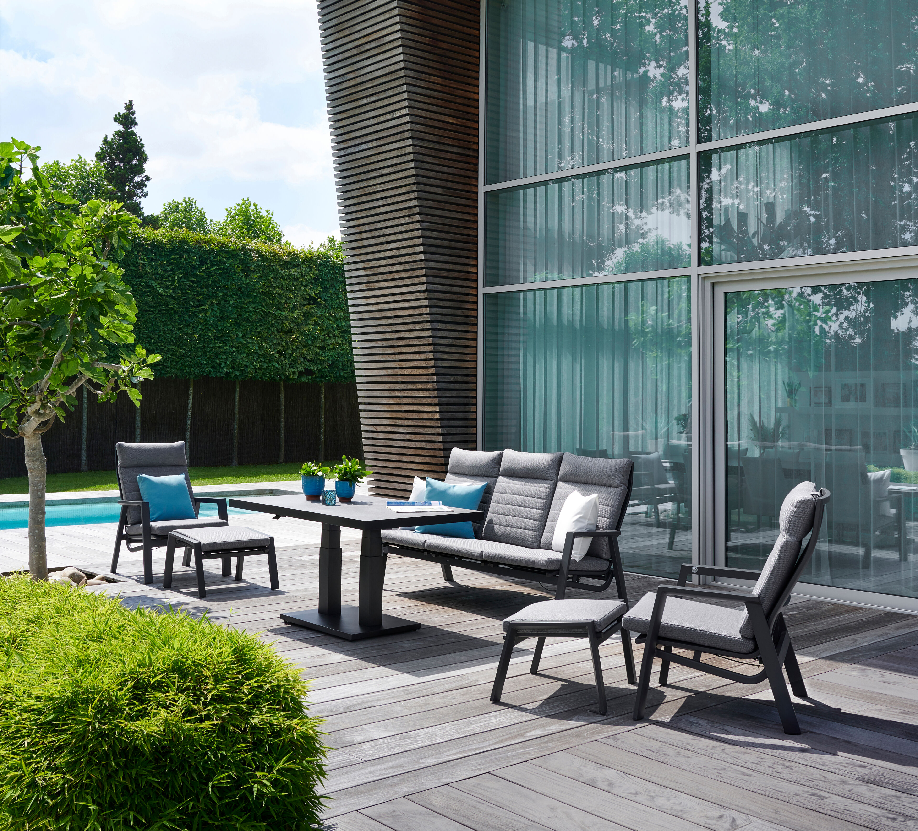 Prato loungebank met verstelbare rugleuning 3-zit in zwart aluminium met grijs All Weather Olefin kussen