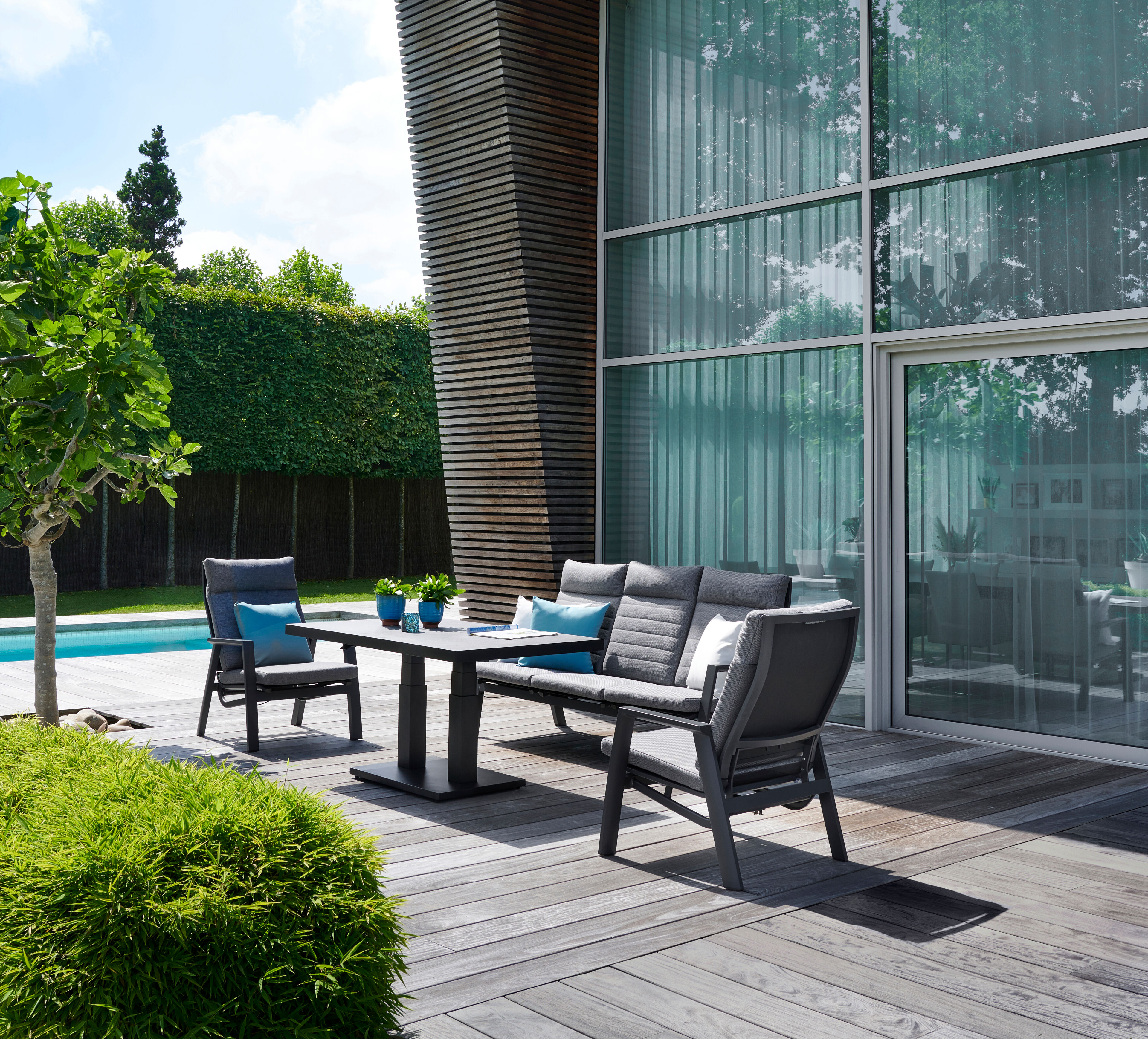 Prato loungeset in zwart aluminium met grijs All Weather Olefin kussens