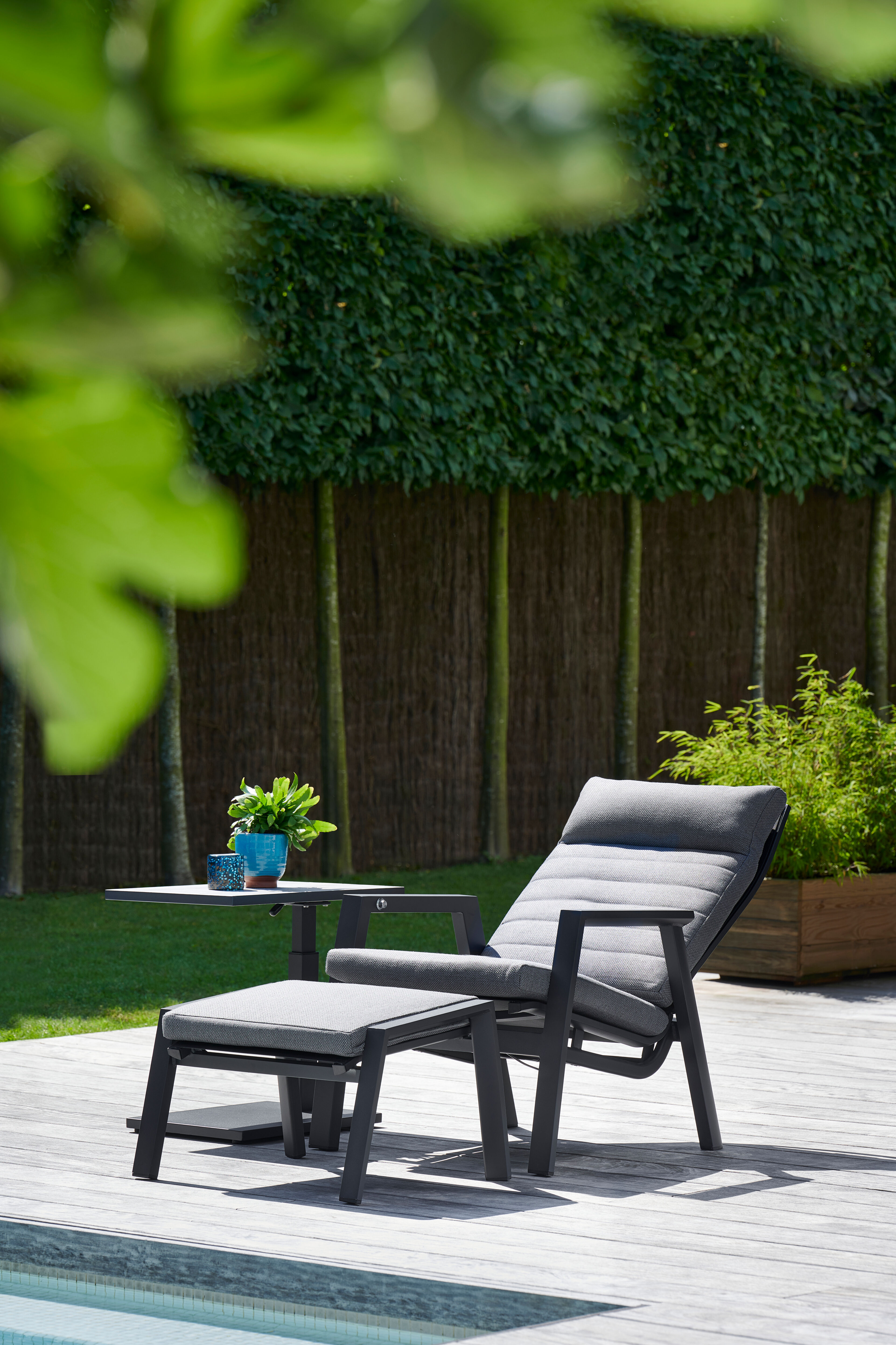 Talana bijzettafel in zwart aluminium en grijs volkeramiek - L 60 x B 40 x H 47/67,50