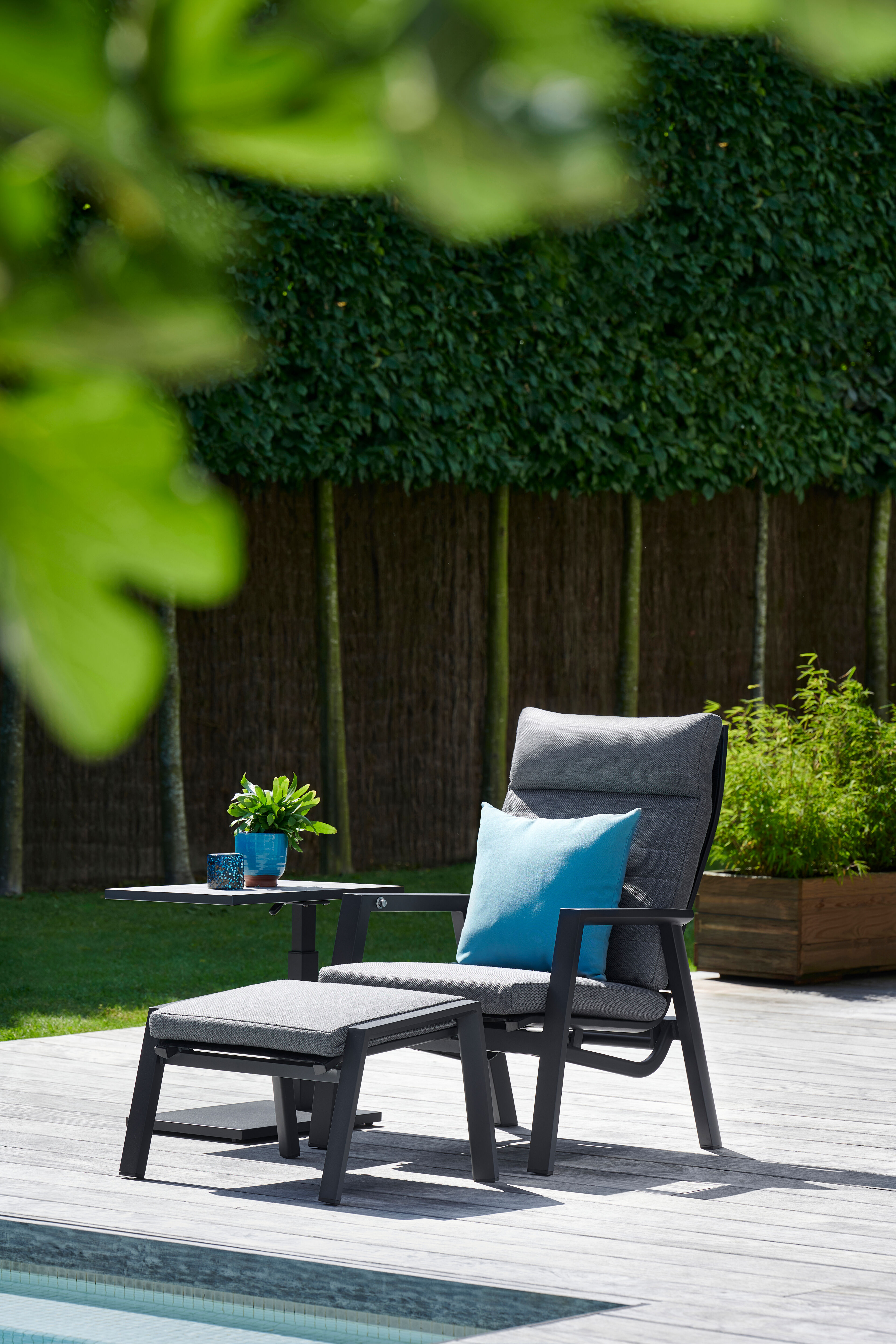 Salon de jardin Prato en aluminium noir avec coussins en weather+ textilène gris