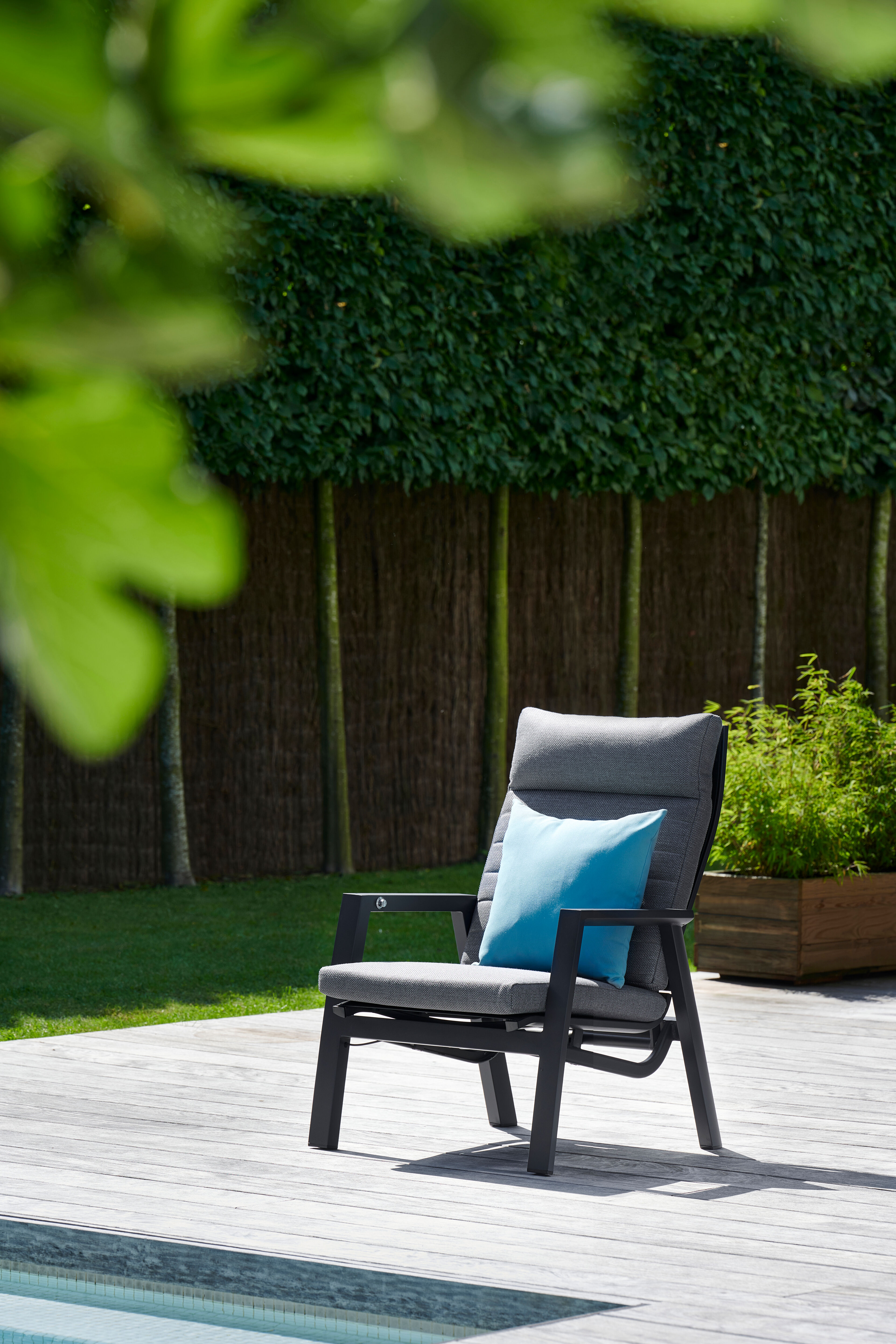 Fauteuil de jardin Prato 1-pl en aluminium noir avec coussin en weather+ textilène gris