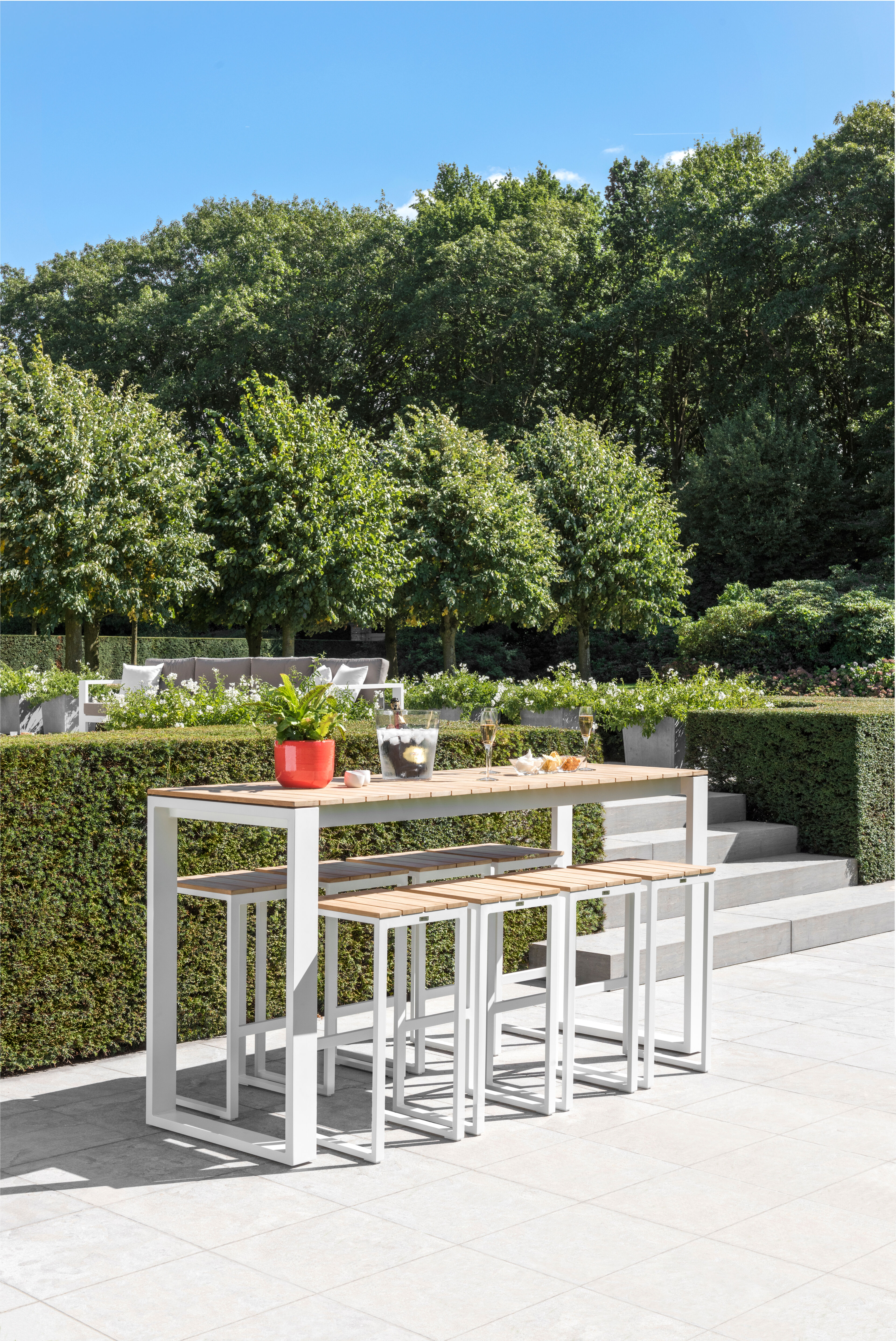 Verato barkruk in wit aluminium en naturel teak