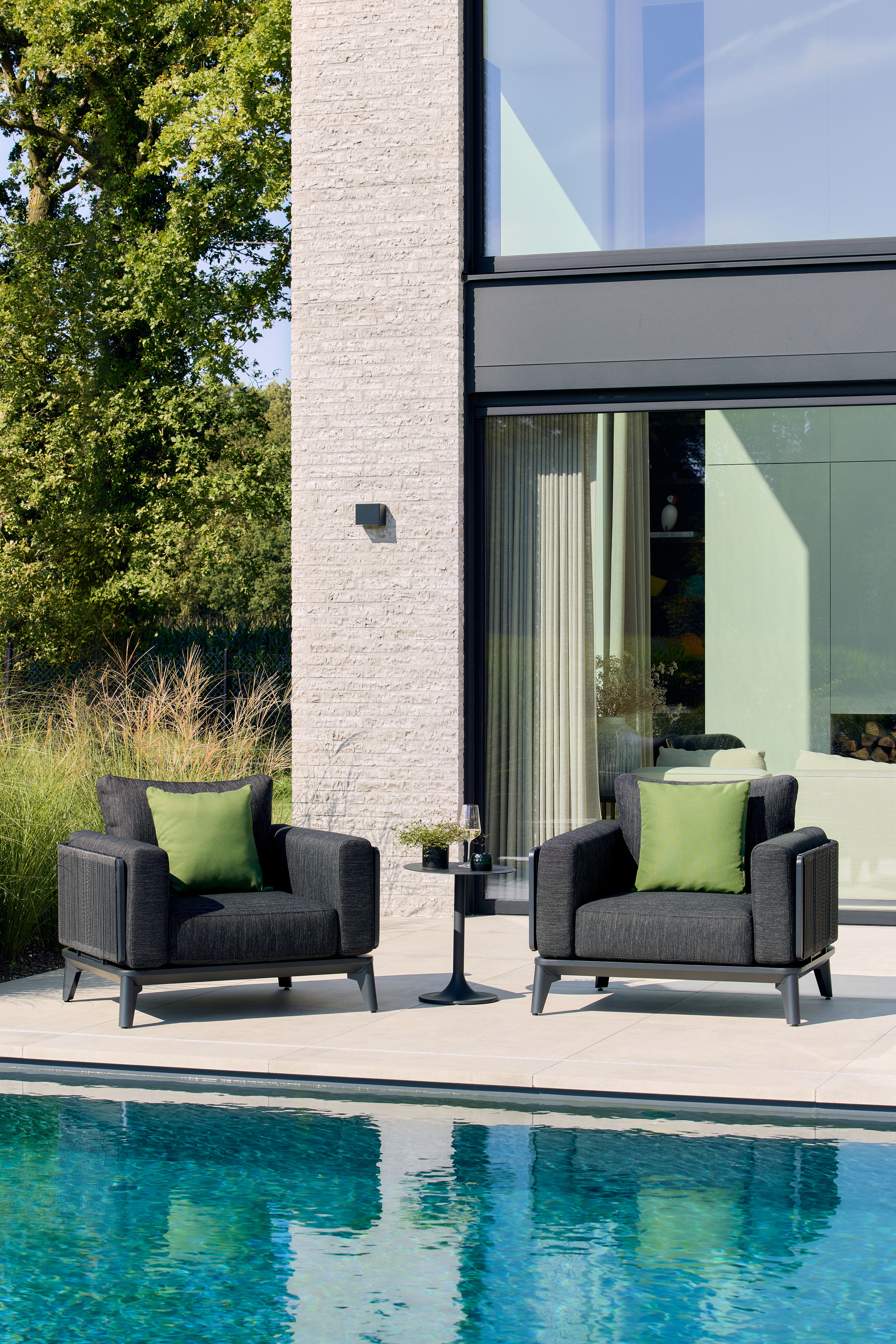 Table d'appoint Litta en aluminium noir - Diam. 43 x Haut. 50 cm