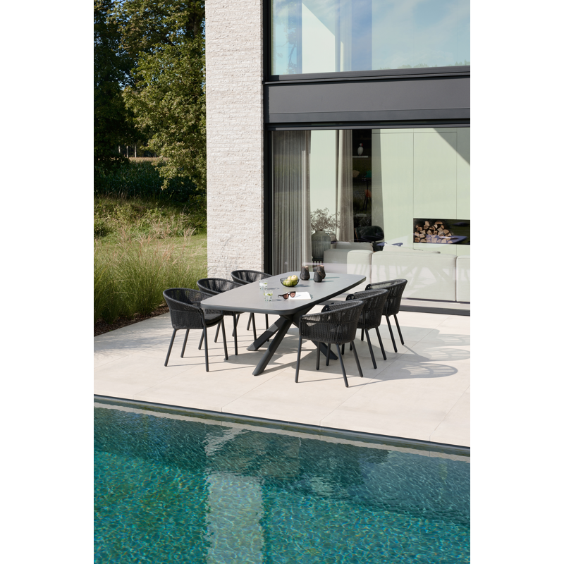 Matera stapelbare tuinstoel in zwart aluminium en zwart gedraaide ronde wicker met kussen in sky black weather+ softtouch
