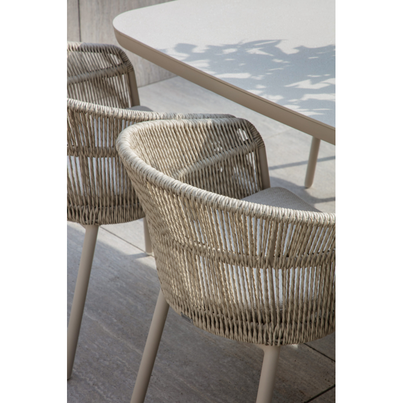 Chaise de jardin Matera en aluminium beige et résine tressée torsadée beige avec coussin en rustic weather+ softtouch