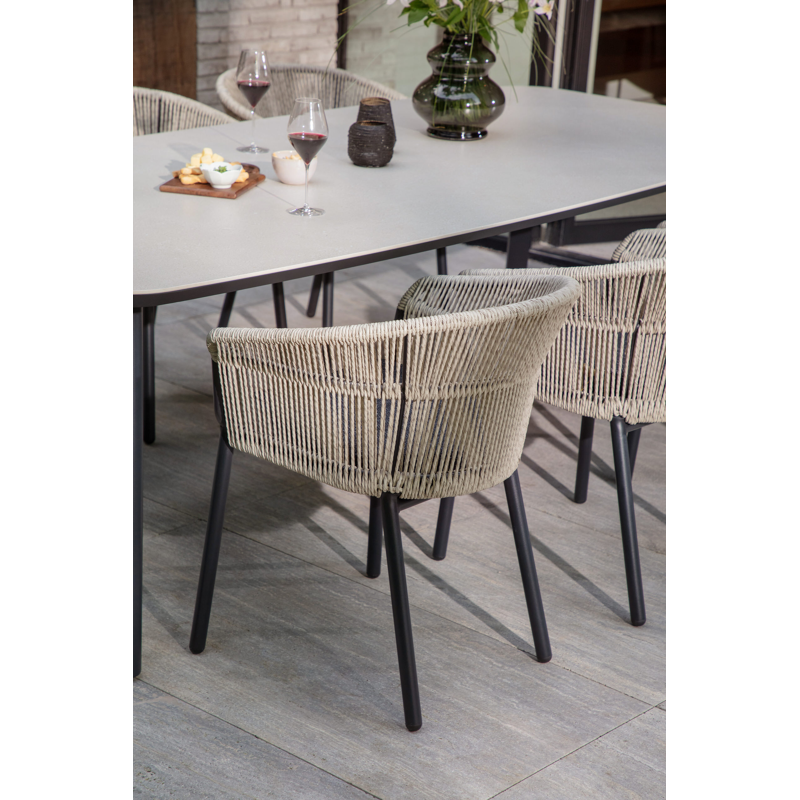 Matera stapelbare tuinstoel in zwart aluminium en beige gedraaide ronde wicker met kussen in sky black weather+ softtouch