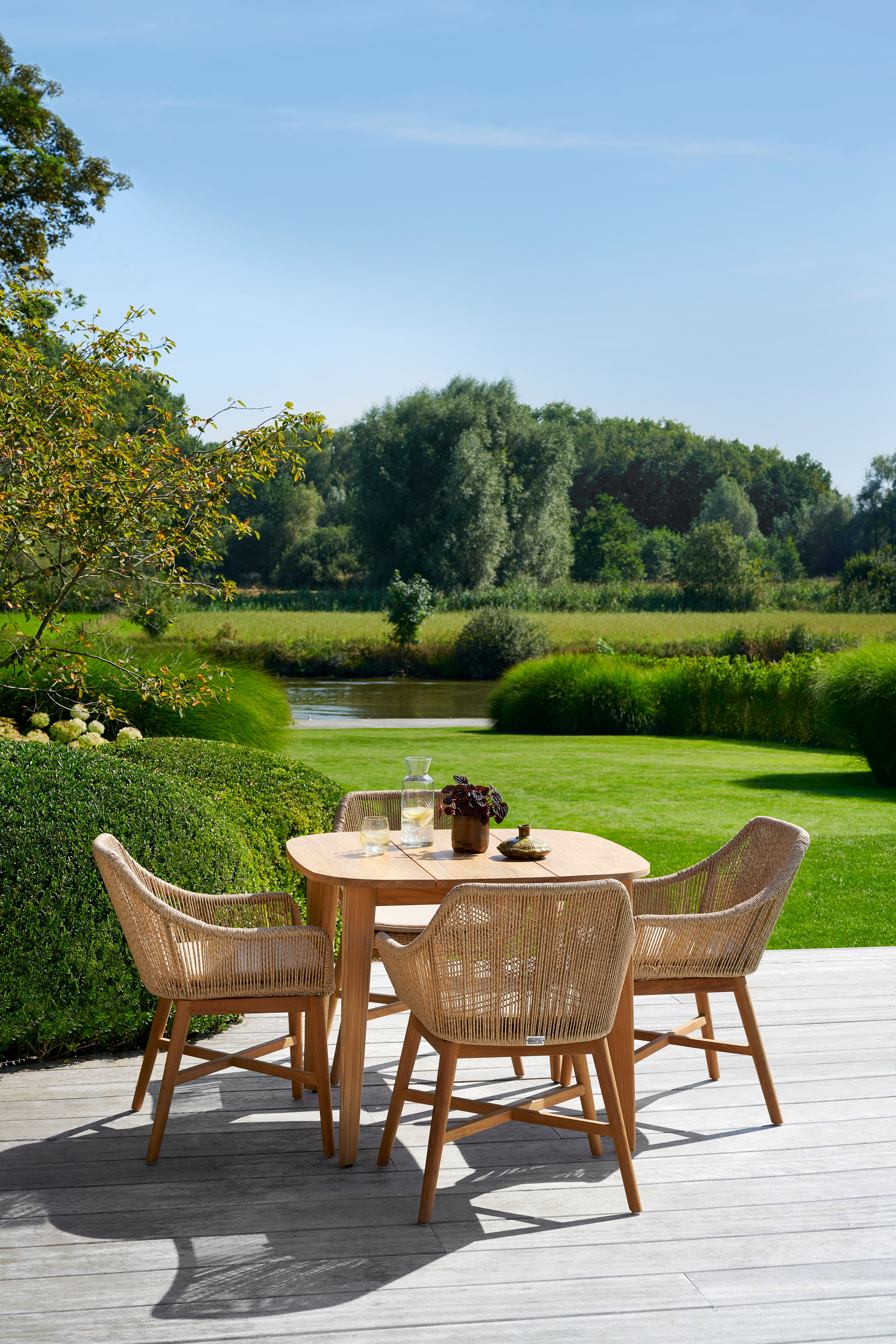 Table de jardin Lacrima en teck - Lg. 95 x Lrg. 95 x Haut. 75 cm