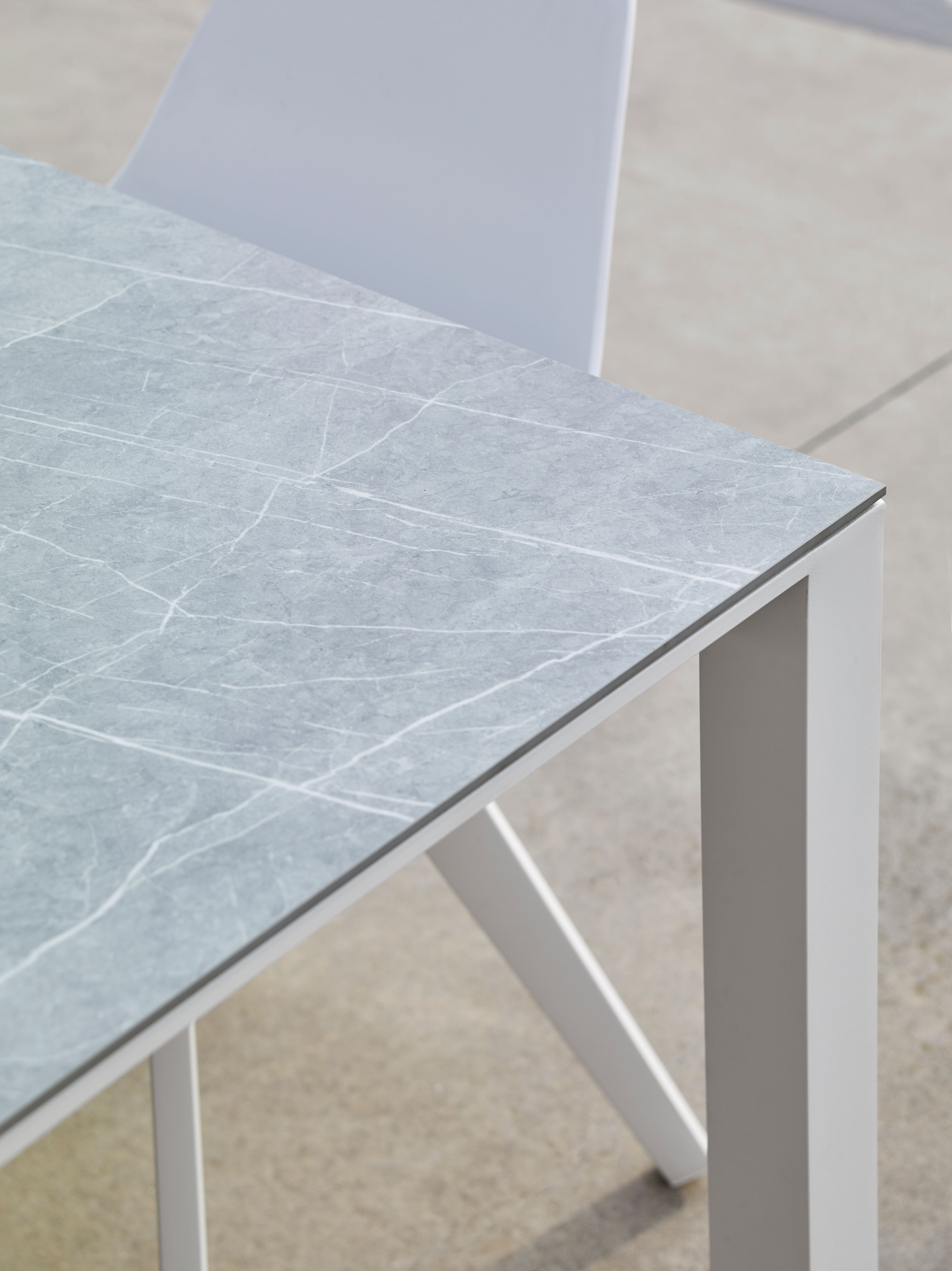 Mesa tuinstoel in wit aluminium en wit kunststof