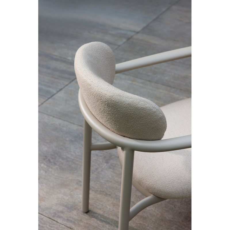 Ravo tuinstoel in beige aluminium met All Weather Sunbrella Luxe Wander Pilat kussen