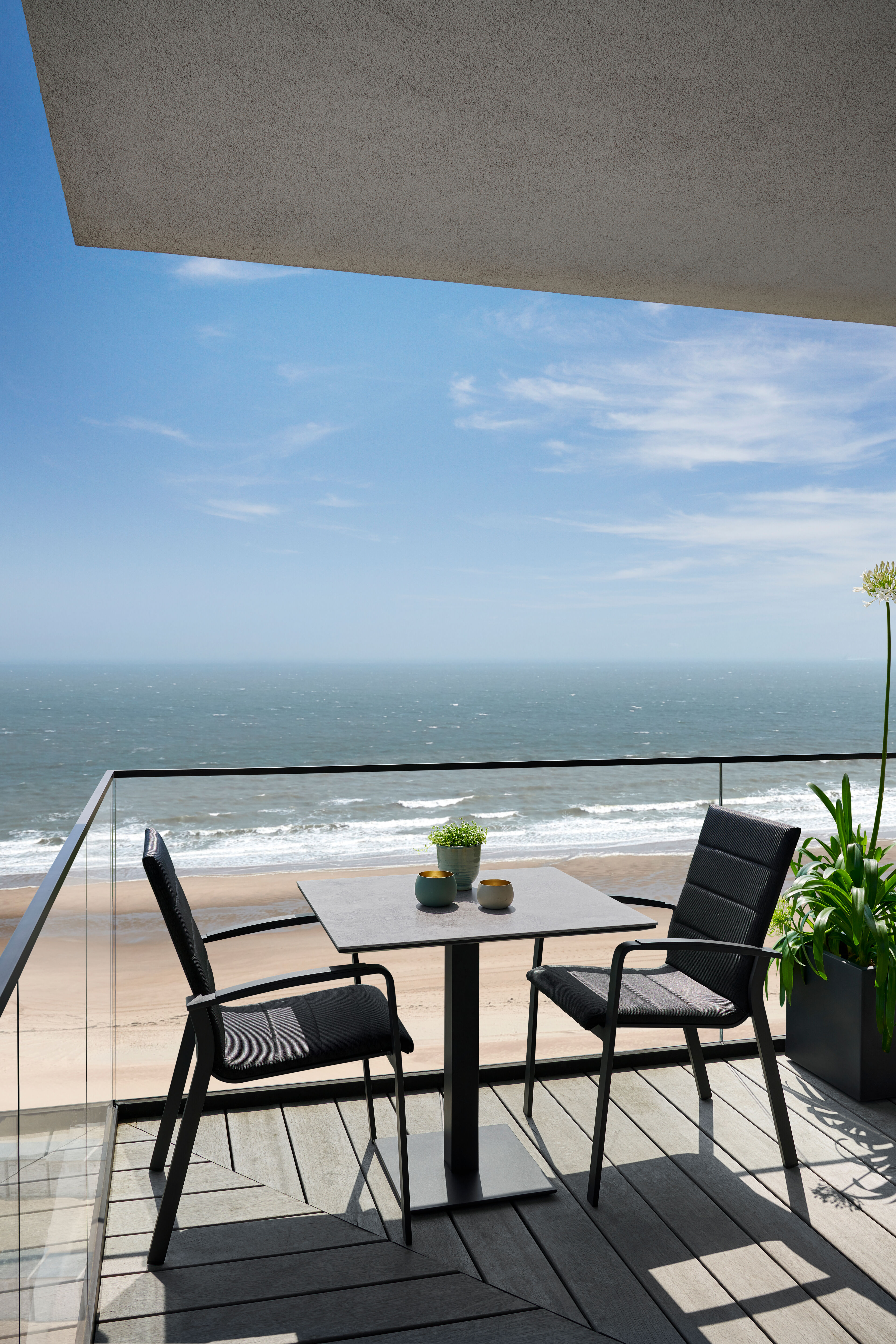 Como stapelbare tuinstoel in zwart aluminium en zwart luxe comfort textilene