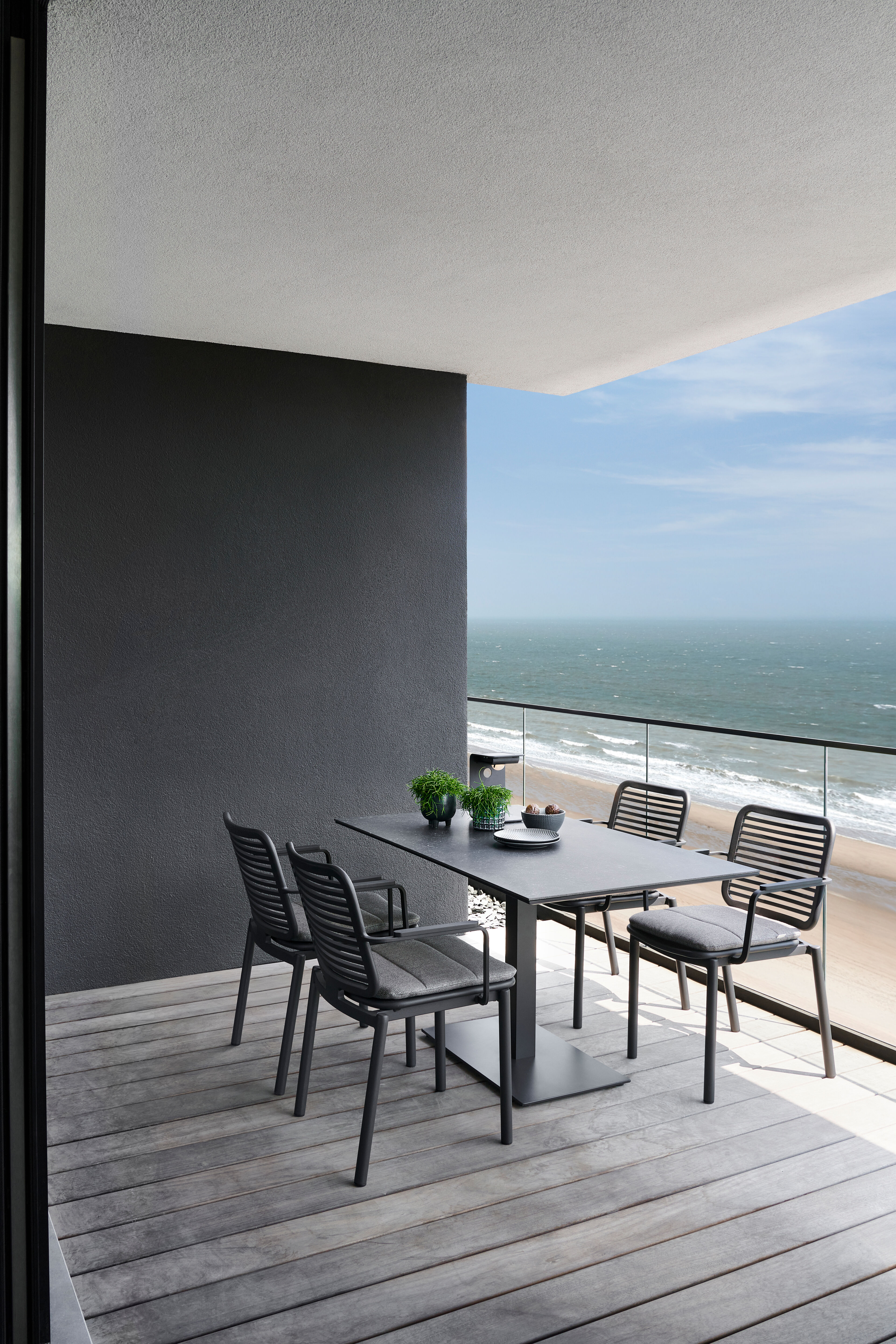 Chaise de jardin empilable Fano en aluminium noir