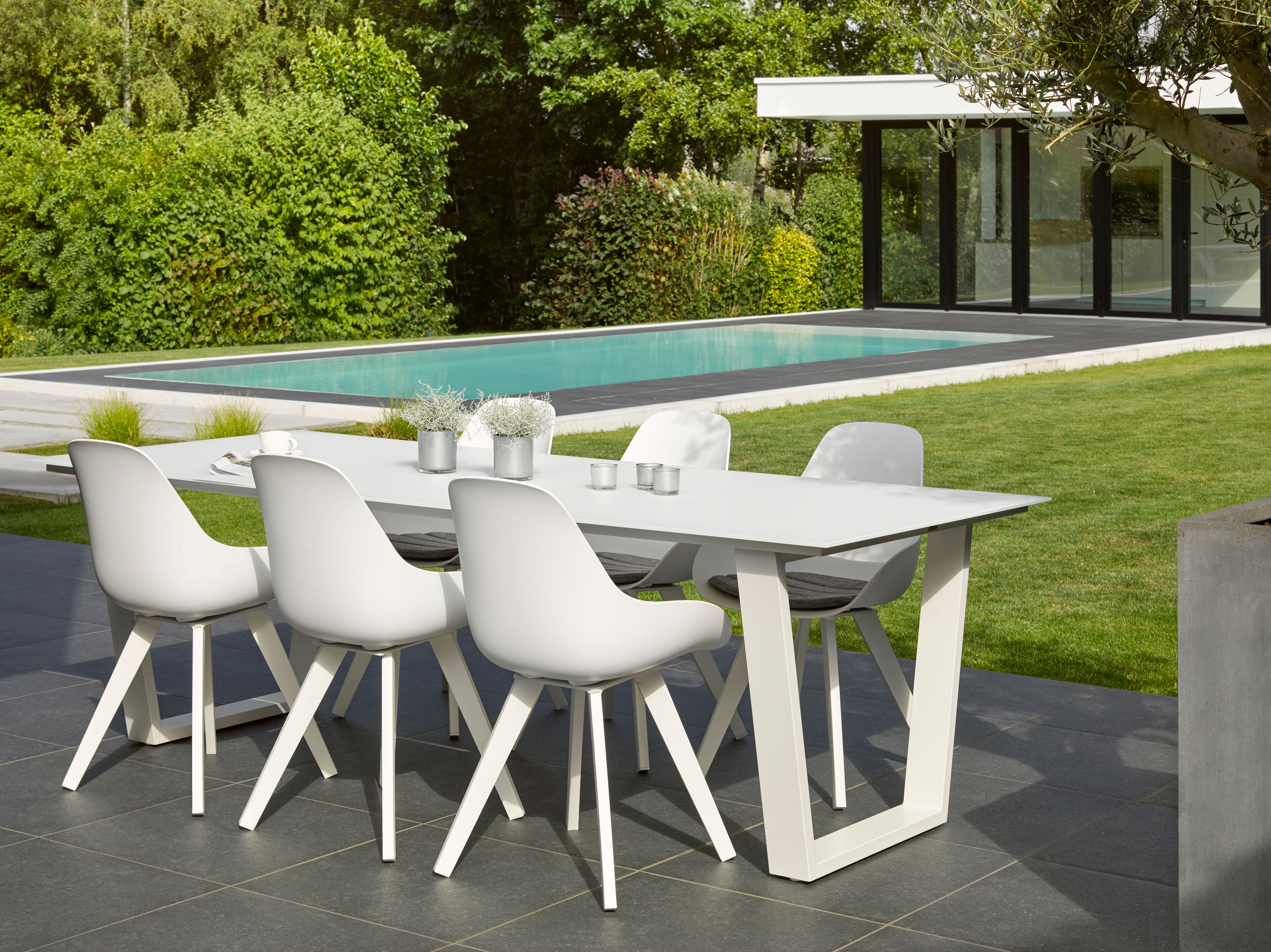 Mesa tuinstoel in wit aluminium en wit kunststof