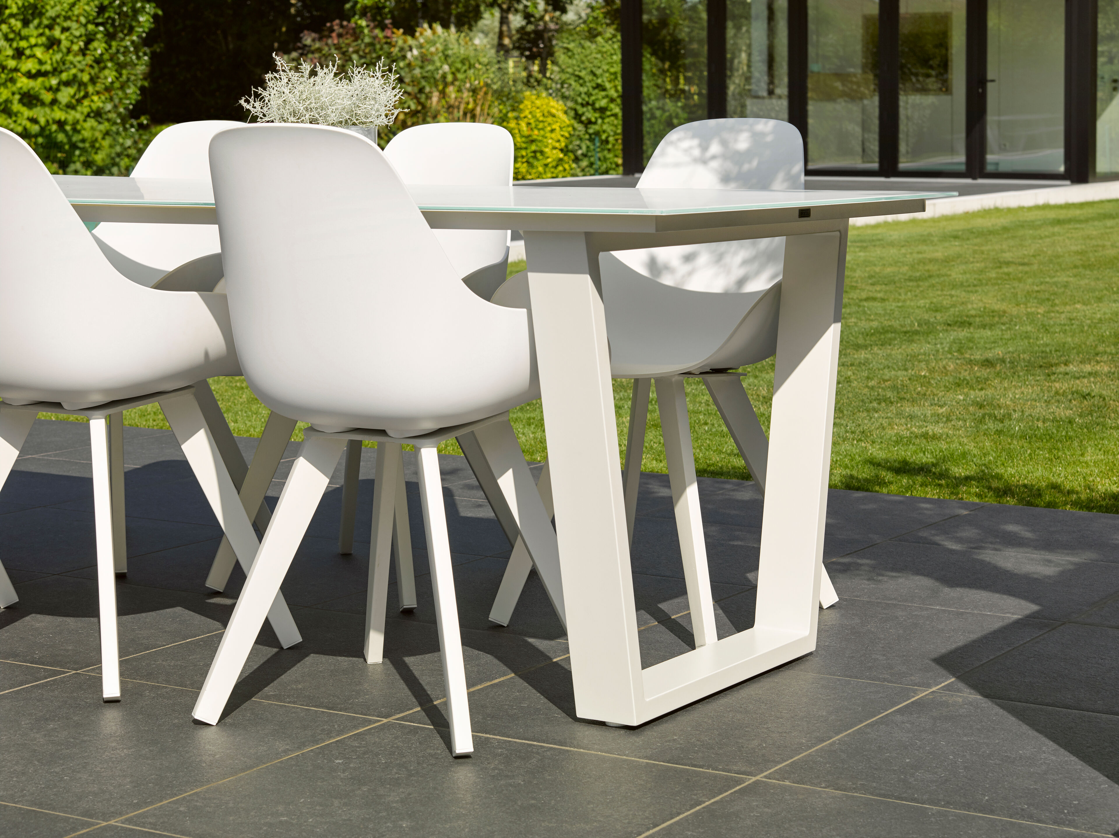 Mesa tuinstoel in wit aluminium en wit kunststof