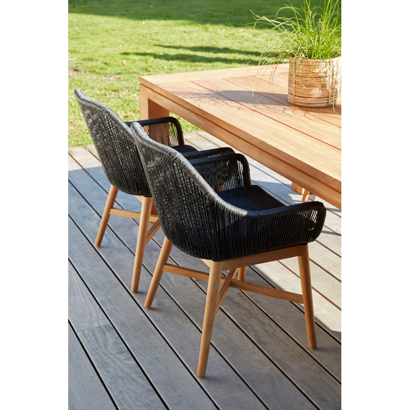 Borgo tuinstoel in teak en zwart gedraaide ronde wicker