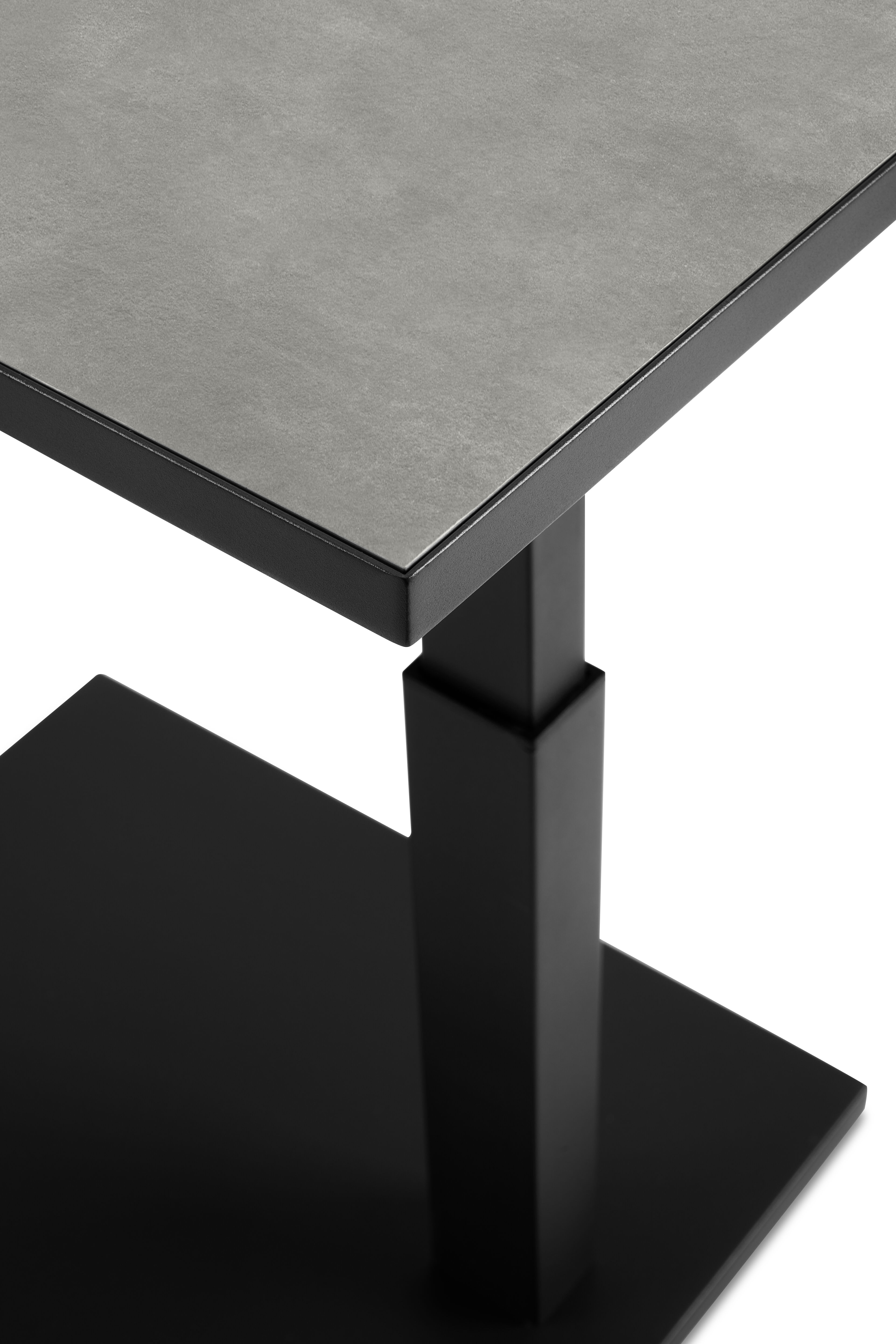 Talana bijzettafel in zwart aluminium en grijs volkeramiek - L 60 x B 40 x H 47/67,50
