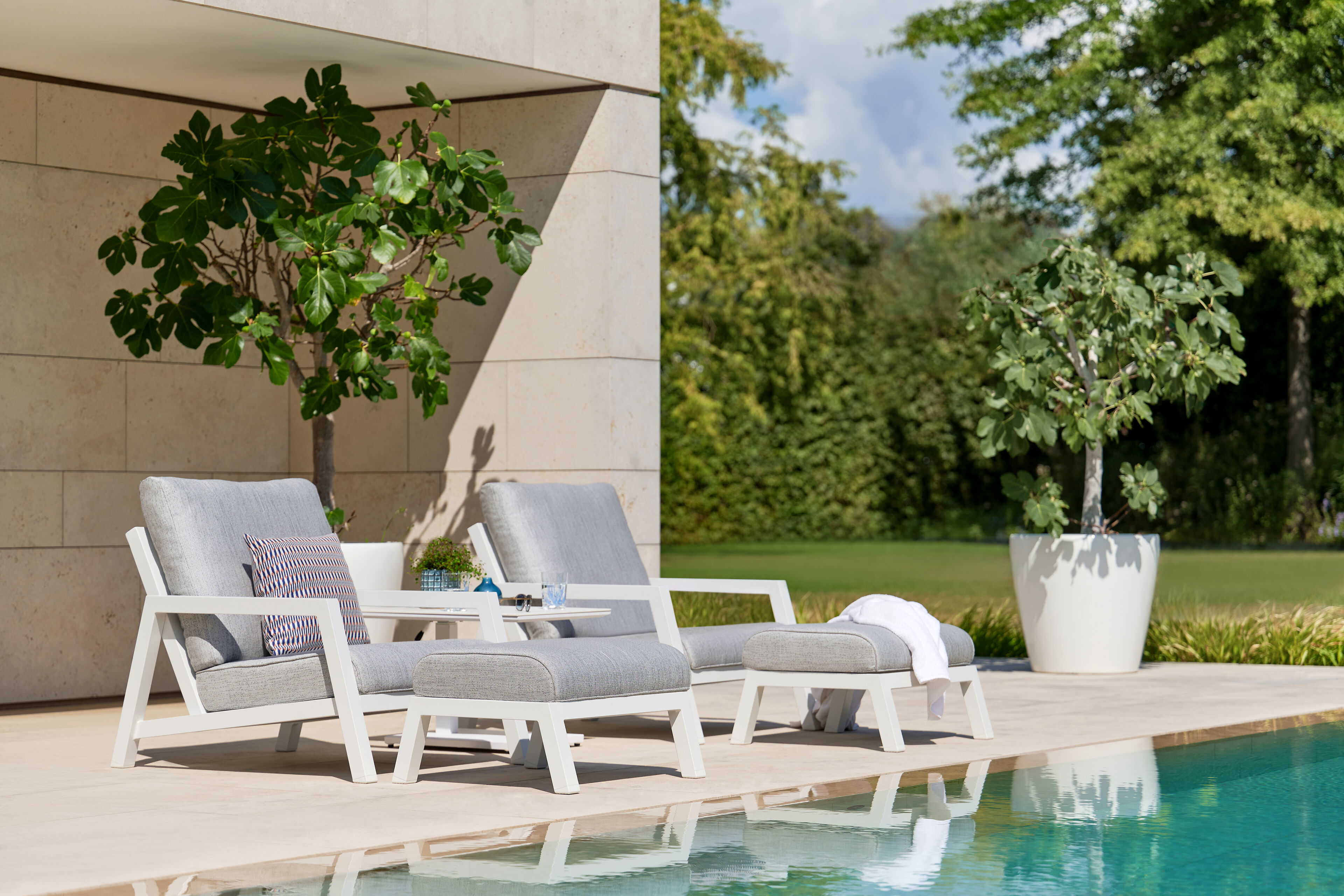 Cirello loungestoel 1-zit in wit aluminium met lopi marble all weather sunbrella® luxe kussen
