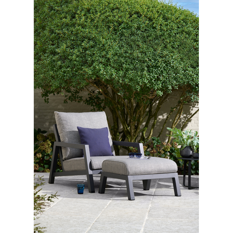 Cirello poef in zwart aluminium met chartres sooty all weather sunbrella® luxe kussen