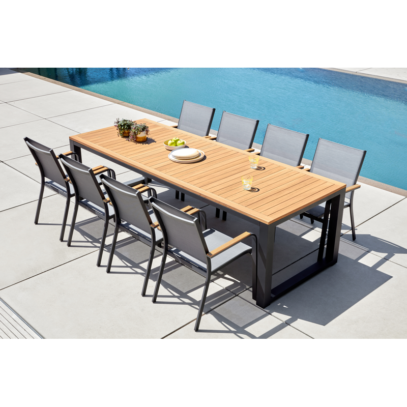 Chaise de jardin empilable Amalfi in aluminium noir et textilène gris et accoudoir en teck armleuning