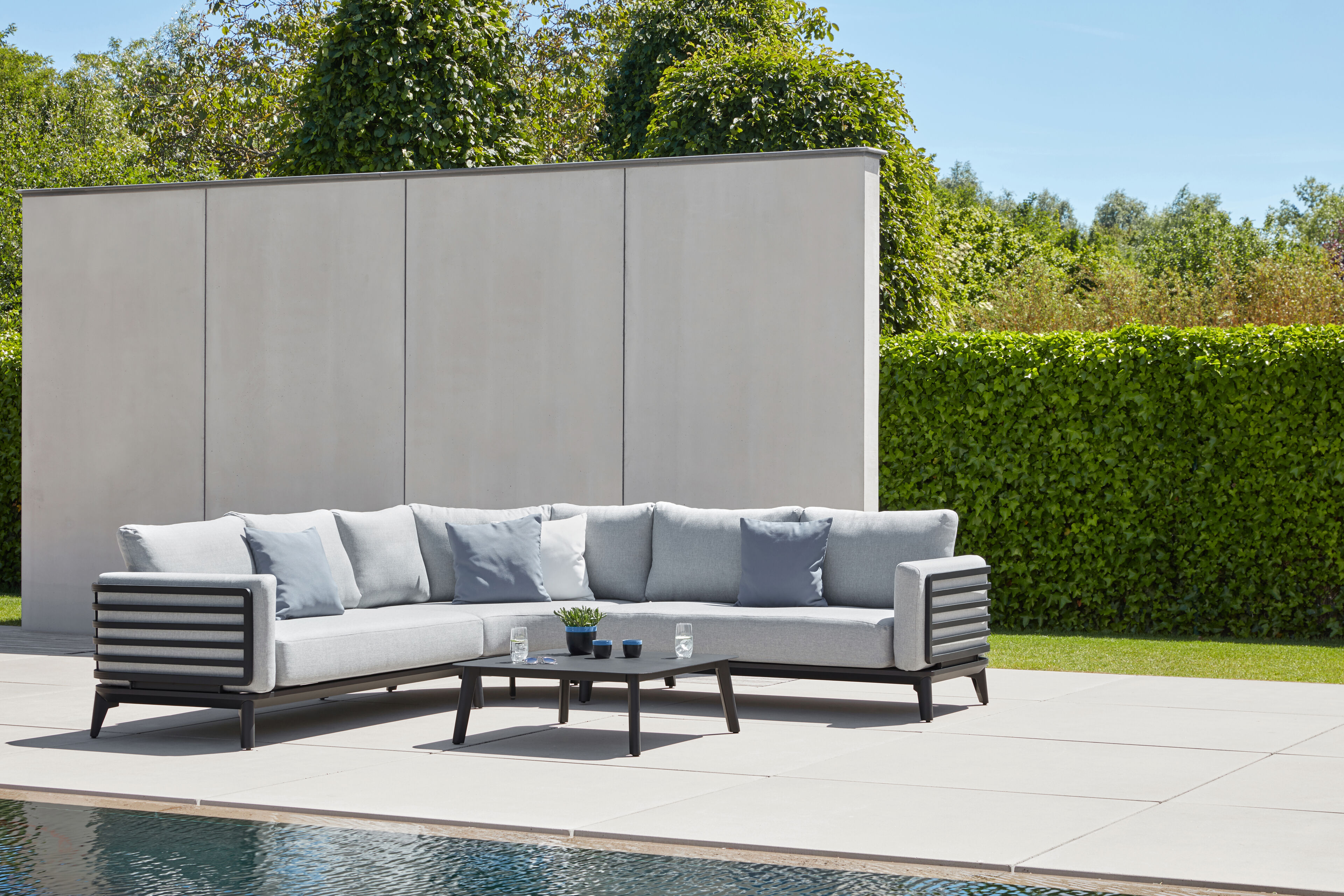 Mosa loungetafel in zwart aluminium - L 85 x B 85 x H 30 cm