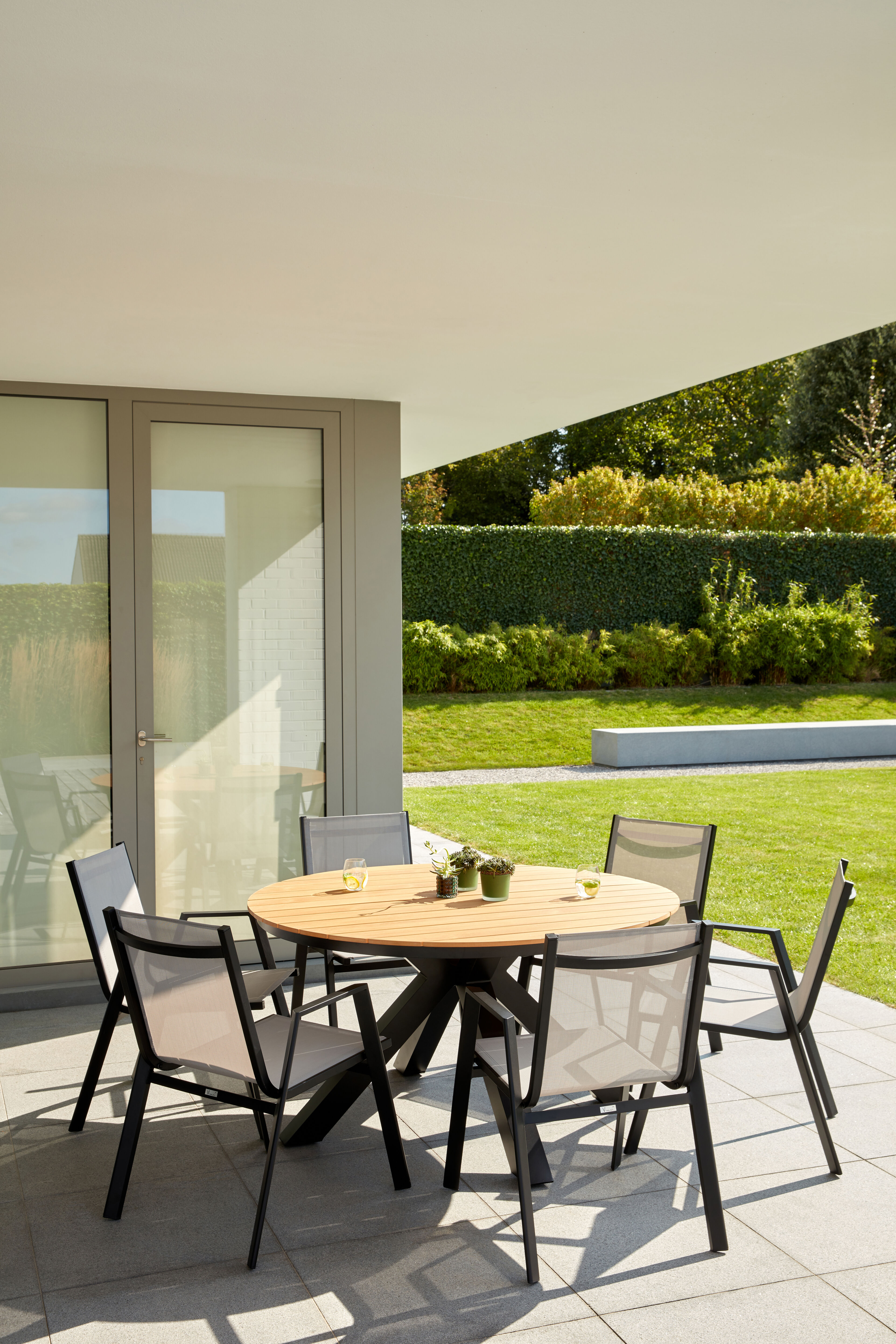 Tora tuintafel rond in zwart aluminium en polywood - Dia. 140 x H 75 cm
