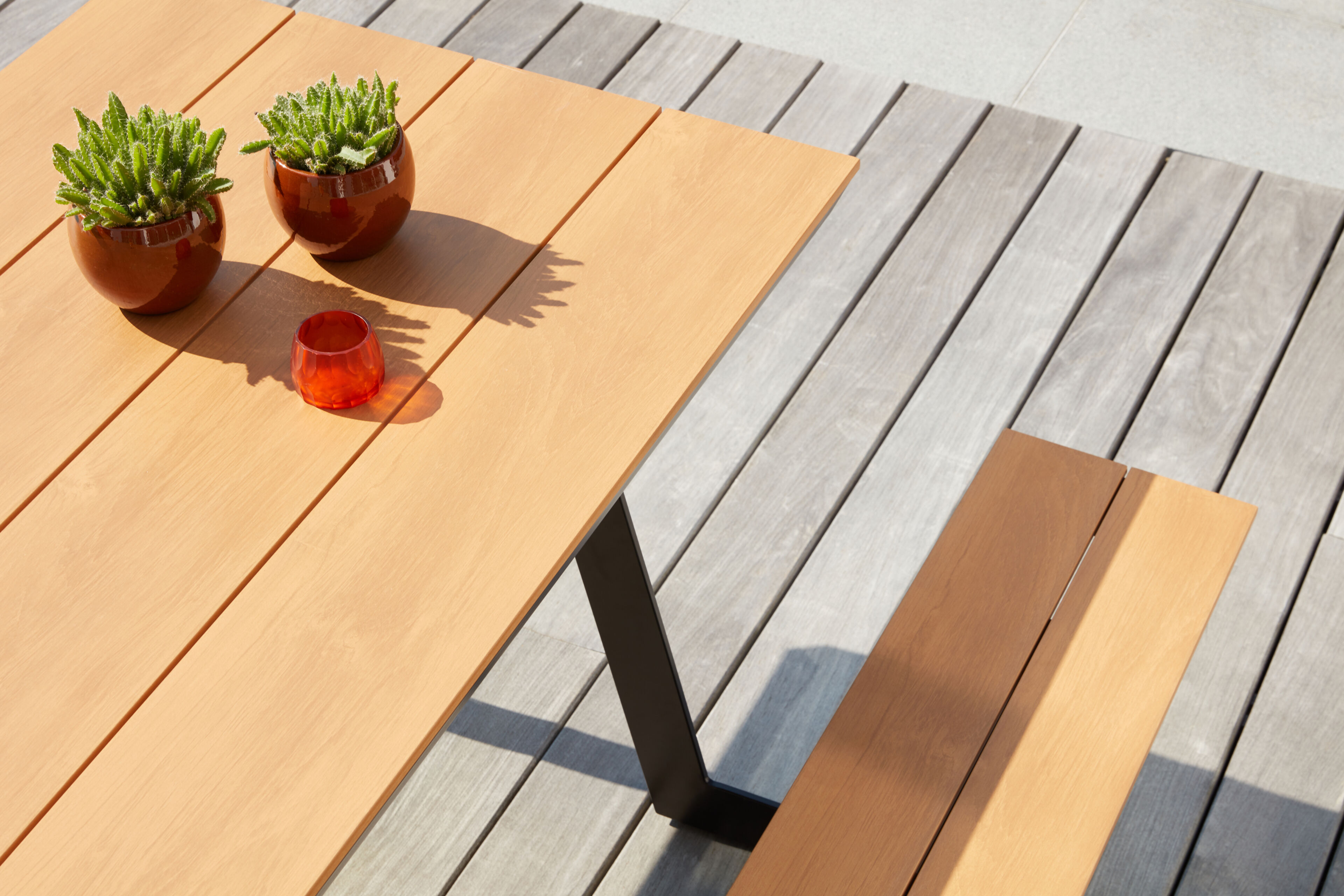 Table de pique-nique Altura en aluminium noir et polywood - Lg. 220 x Lrg. 174 x Haut. 74 cm