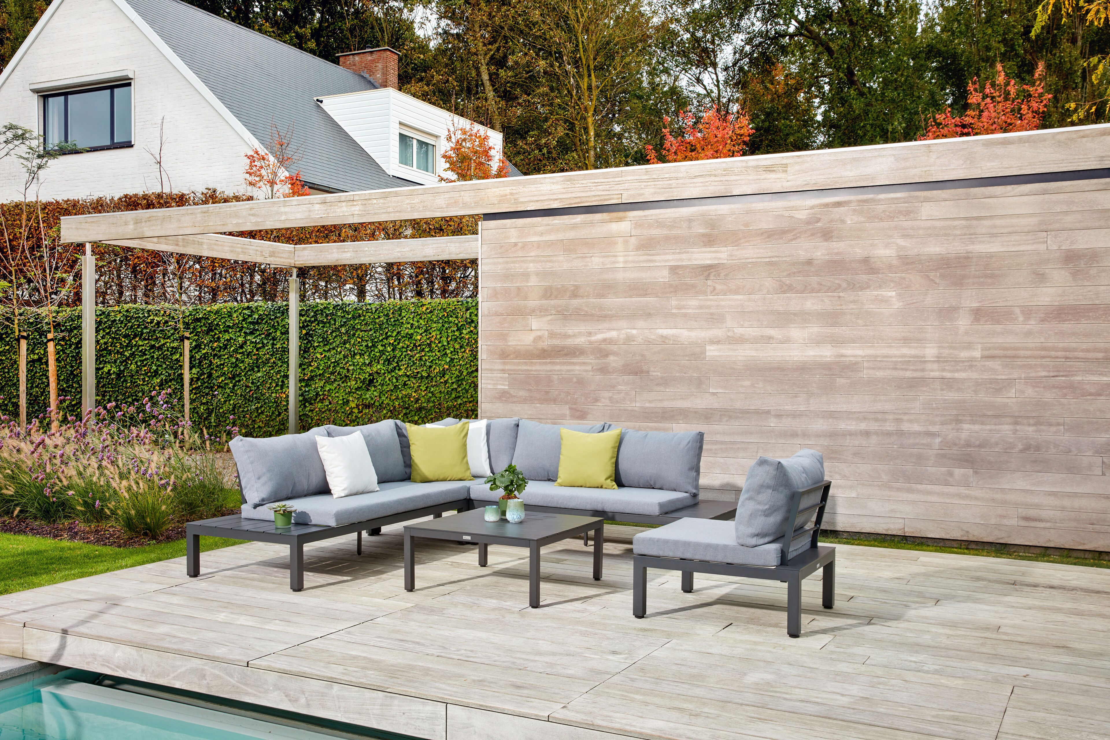 Fauteuil de jardin Toma en aluminium noir avec coussin en polyester gris