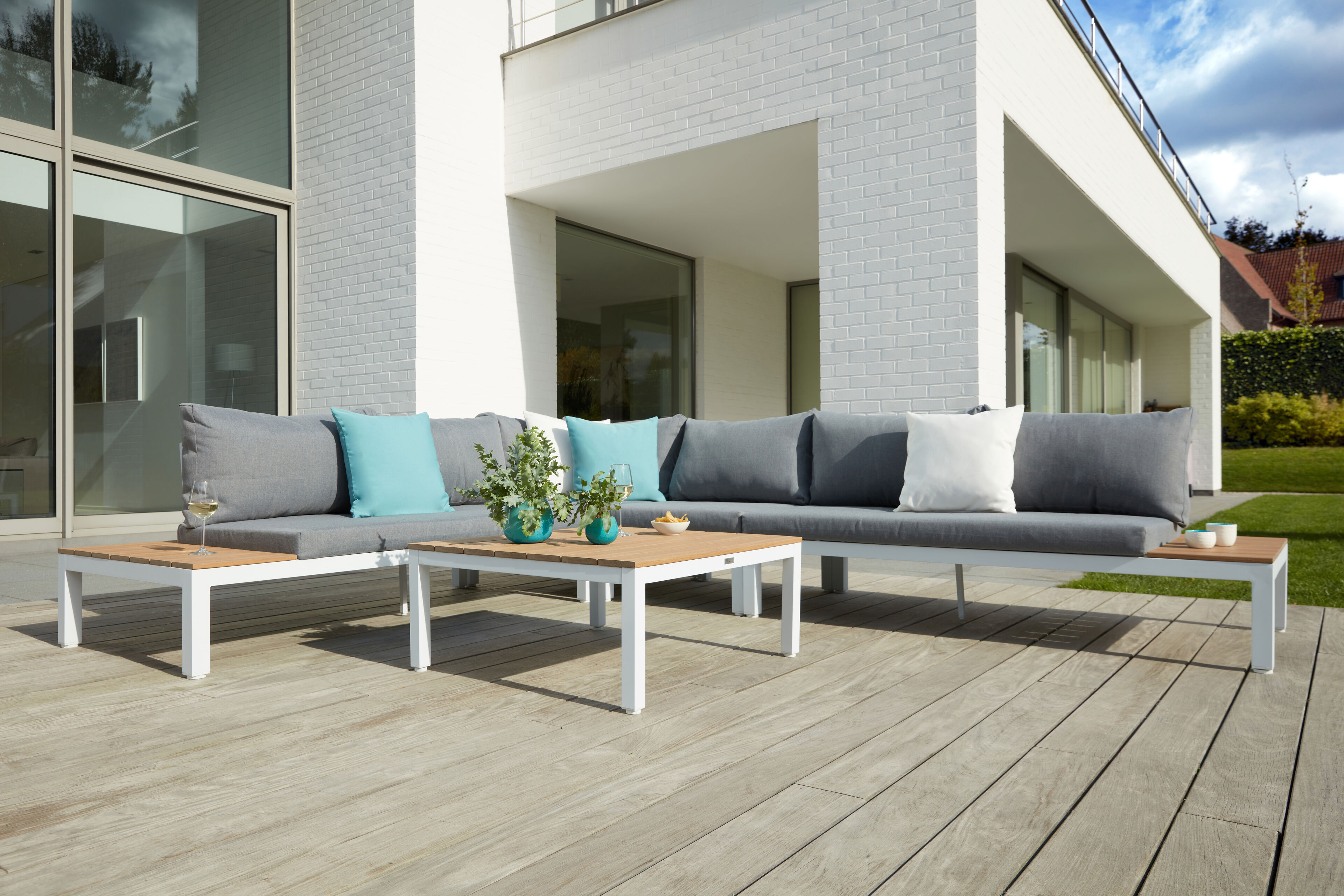Fauteuil de jardin Toma en aluminium blanc et polywood naturel avec coussin en polyester gris