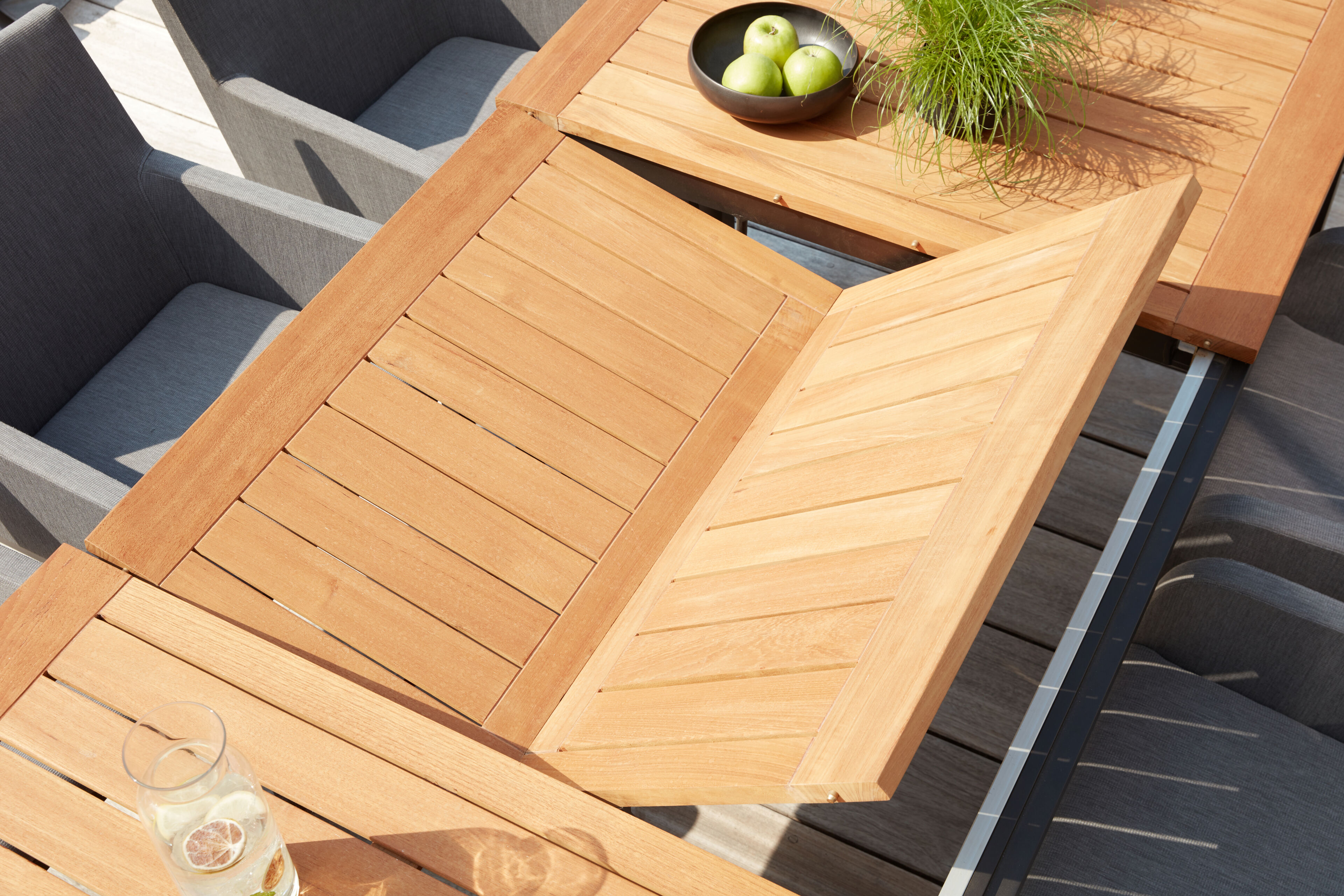 Table de jardin Amalfi extensible rectangulaire en aluminium noir et teck - Lg. 200/280 x Lrg. 100 x Haut. 75 cm