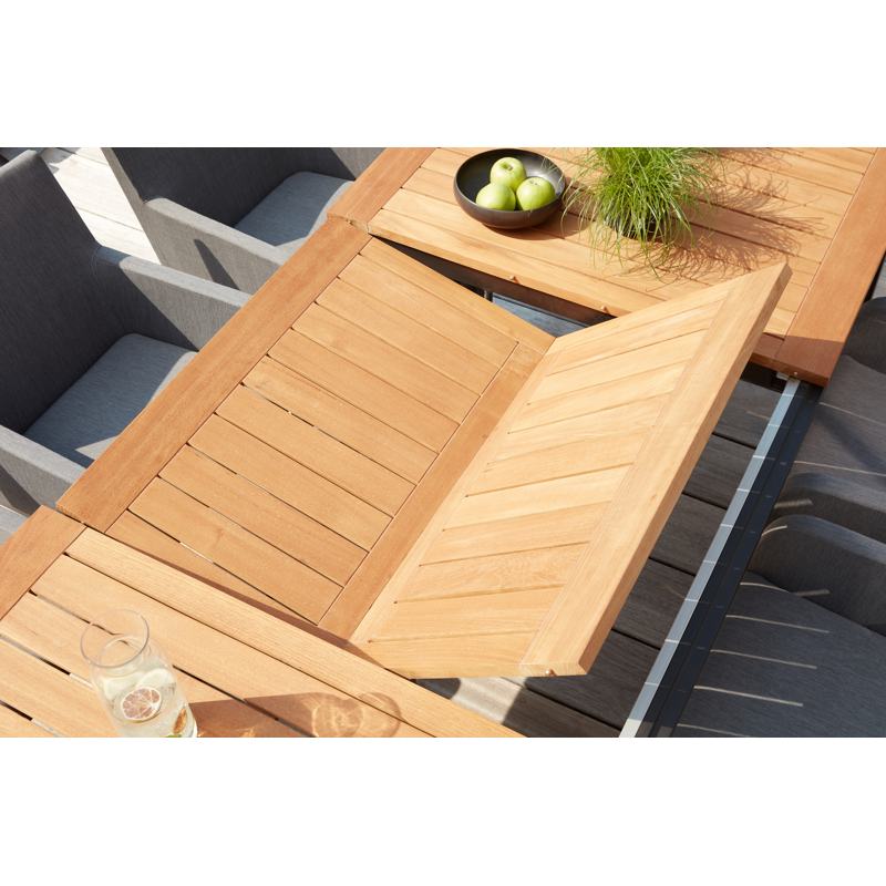 Amalfi rechthoekige uitschuifbare tuinset in zwart aluminium en teak naturel met 8 Amalfi tuinstoelen