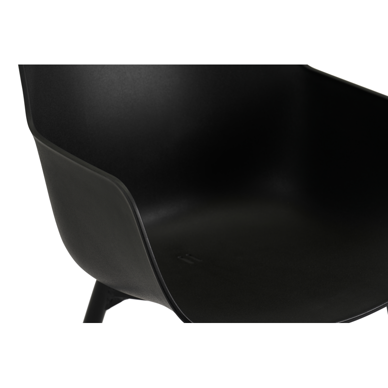 Ensemble de jardin Tora en aluminium noir avec plateau de table en polywood naturel et 4 chaises de jardin Paco