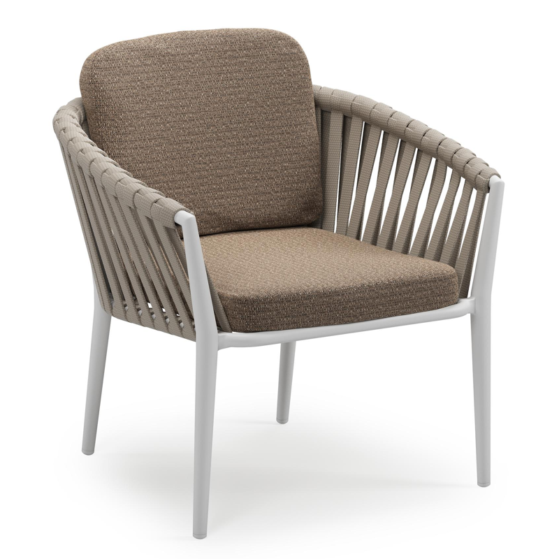 Orso low dining tuinstoel in wit aluminium en beige verticaal geweven luxe vlakke brede rope met stoelkussen in All Weather Solica Firenze Bamboe