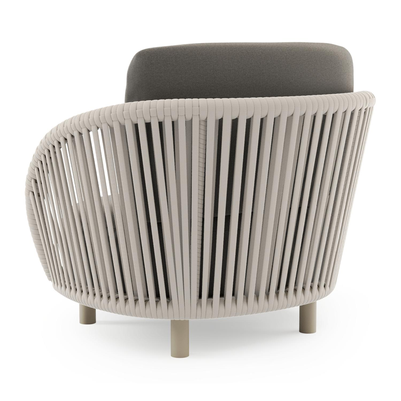 Fauteuil de jardin Lupino en aluminium beige et corde large plate de luxe tissée verticalement beige et coussins en all weather sunbrella® luxe natte dark taupe