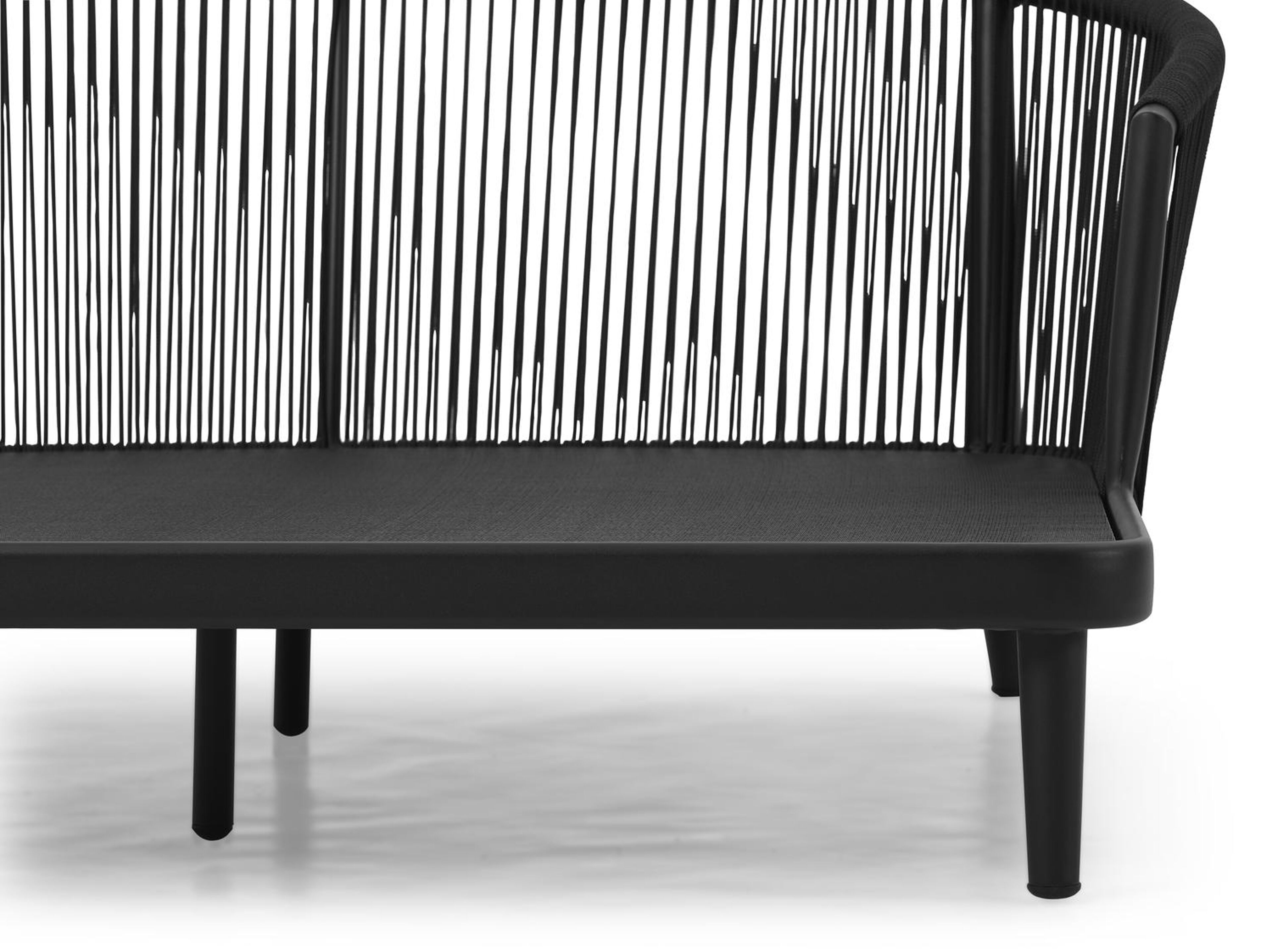 Chaise longue double Orso en aluminium noir et corde ronde tissée verticalement noir avec coussin en All Weather Sunbrella® luxe savane tornado