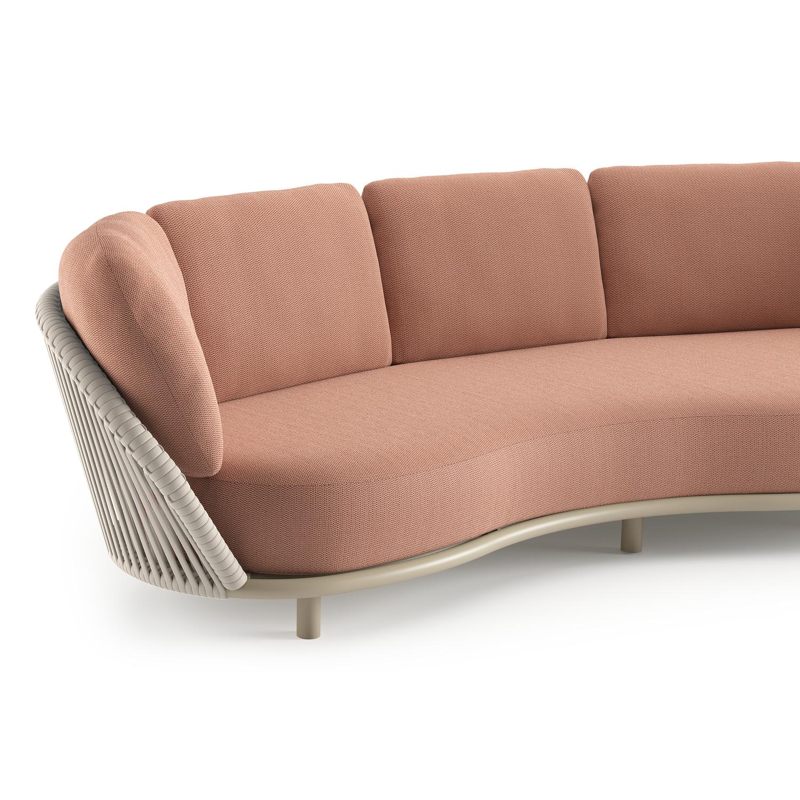 Lupino loungebank in beige aluminium en beige verticaal geweven luxe vlakke brede rope met lopi fawn all weather sunbrella® luxe kussen