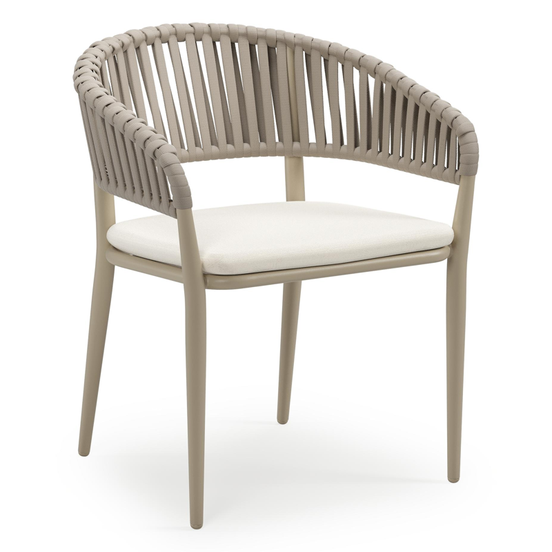 Tolfa stapelbare tuinstoel in beige aluminium en beige verticaal geweven luxe vlakke brede rope met stoelkussen in All Weather Sunbrella® Luxe Natte White