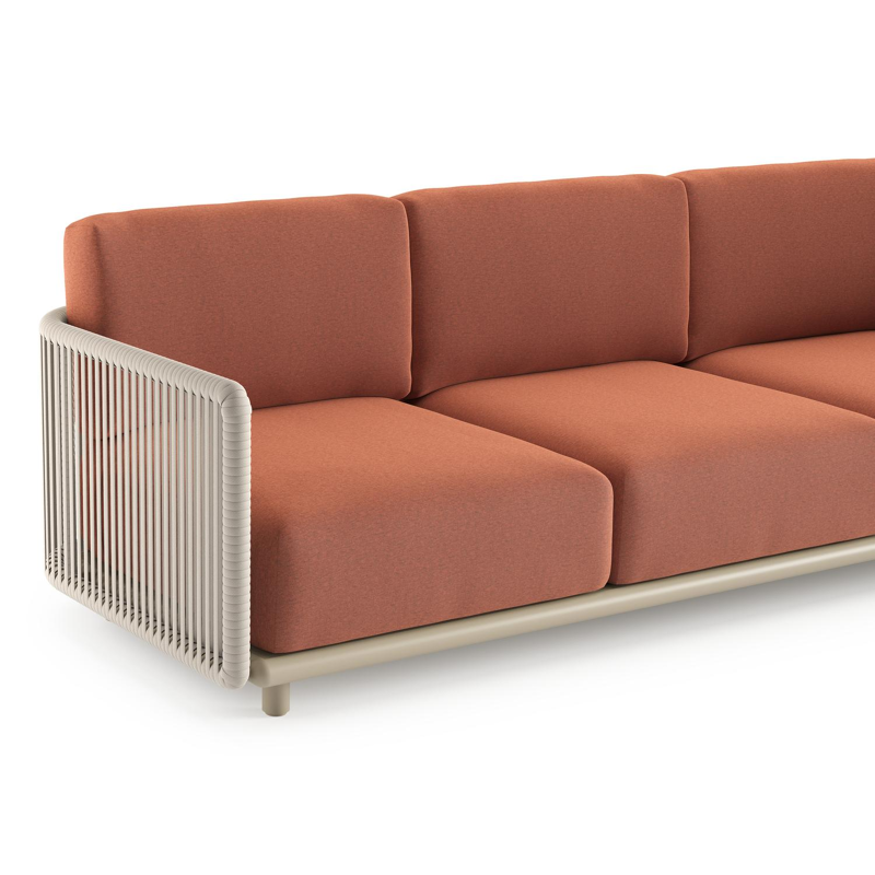 Organo loungehoek in beige aluminium en beige verticaal geweven luxe vlakke rope met heritage rust all weather Sunbrella® luxe kussen