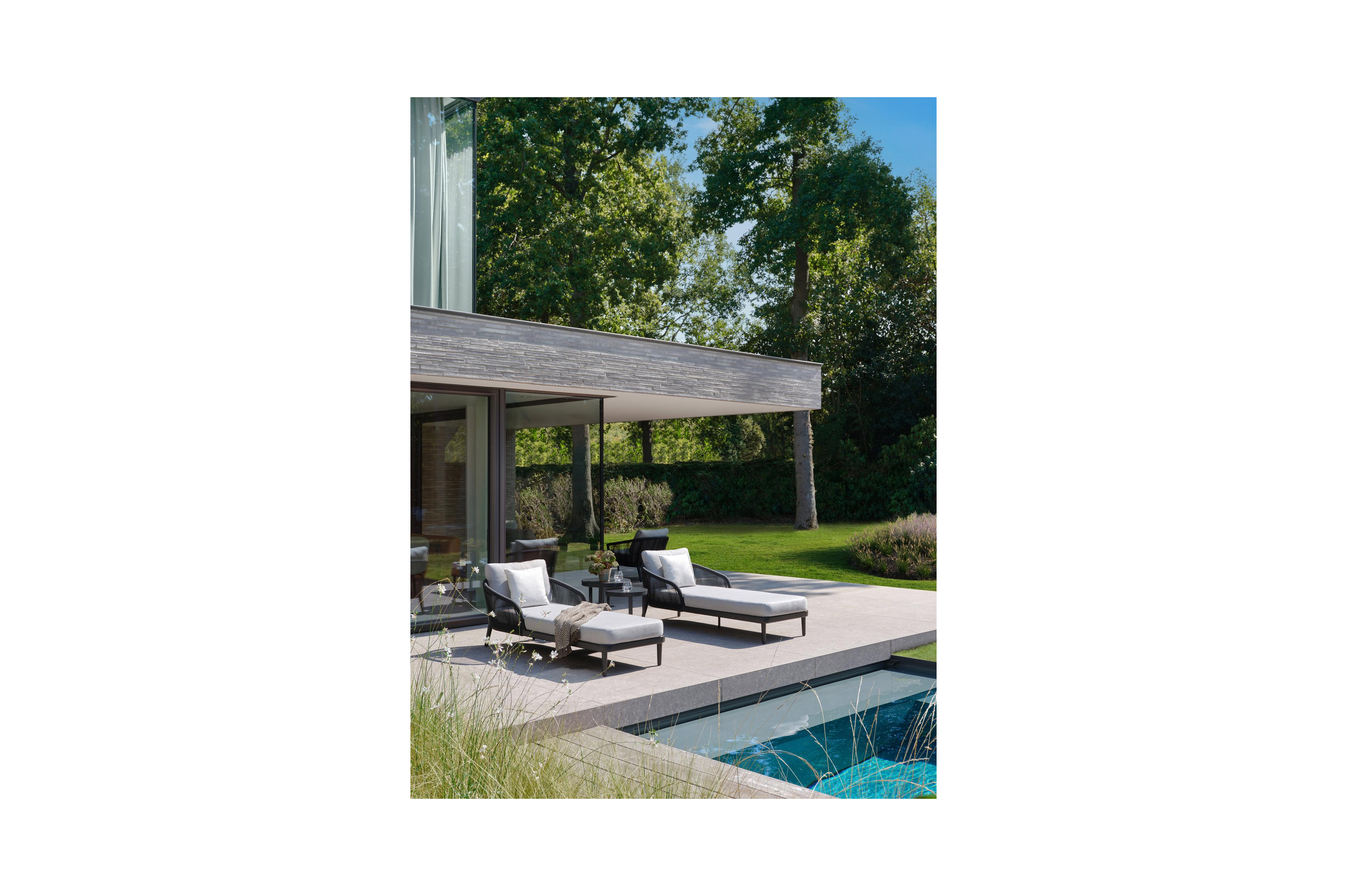 Enna bijzettafels in zwart aluminium - tafel 1: Dia. 44 x H 46 cm, tafel 2: Dia. 52 x H 52 cm