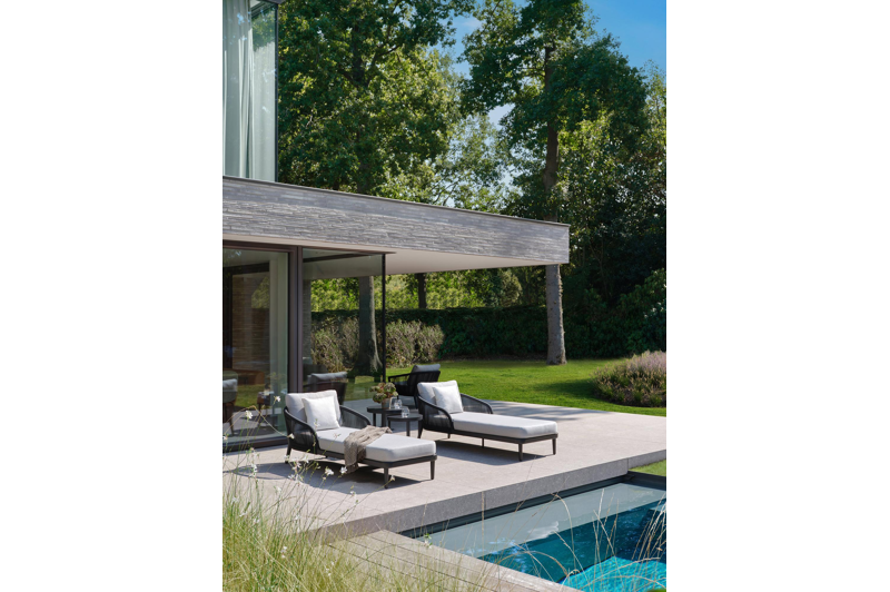 Enna bijzettafels in zwart aluminium - tafel 1: Dia. 44 x H 46 cm, tafel 2: Dia. 52 x H 52 cm