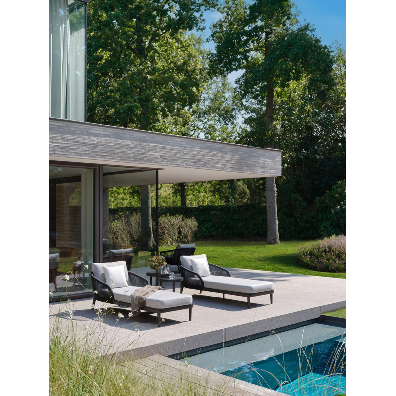 Enna bijzettafels in zwart aluminium - tafel 1: Dia. 44 x H 46 cm, tafel 2: Dia. 52 x H 52 cm