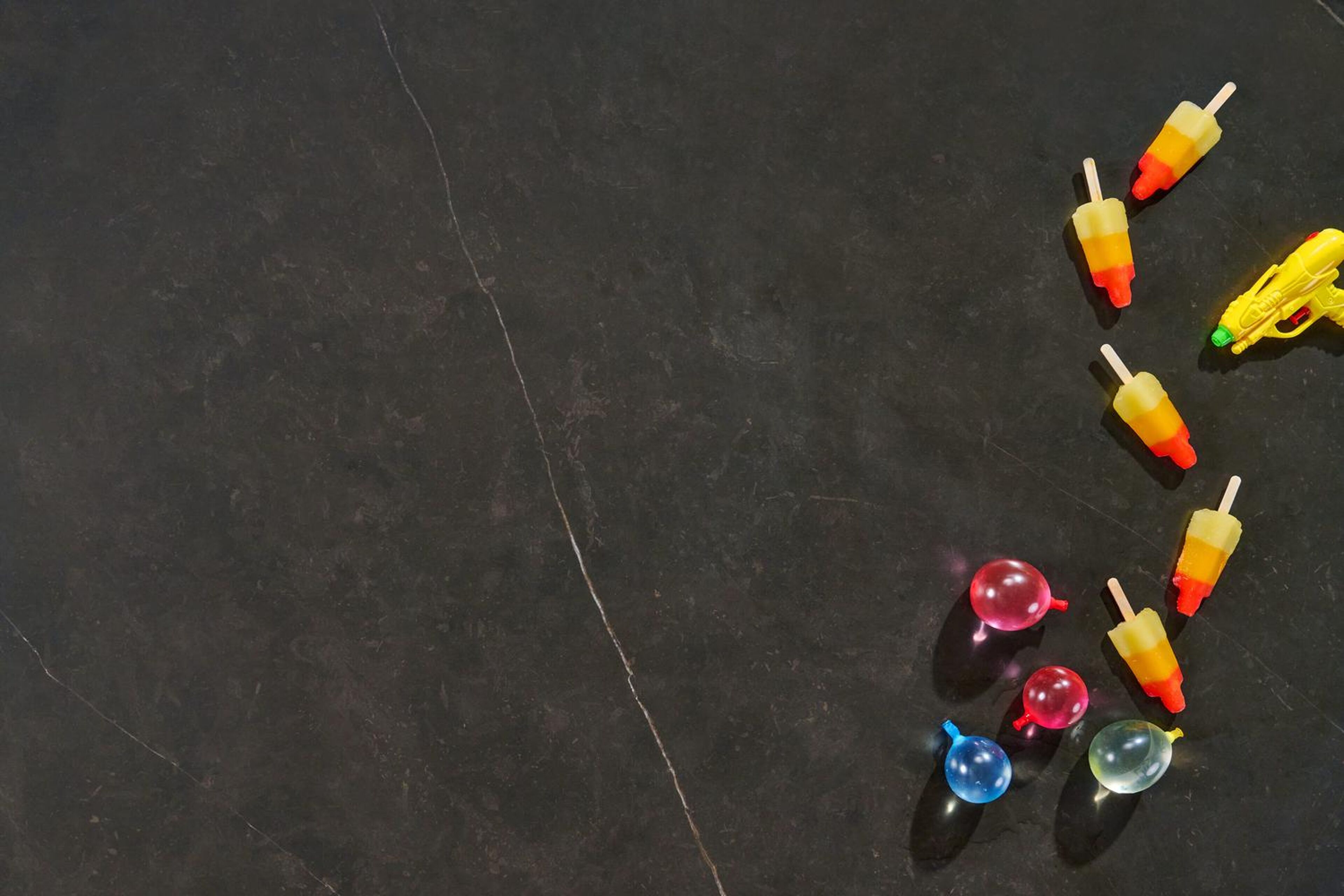 Pagino tuintafel in zwart aluminium en volkeramiek calatorao - L 255 x B 115 x H 74 cm