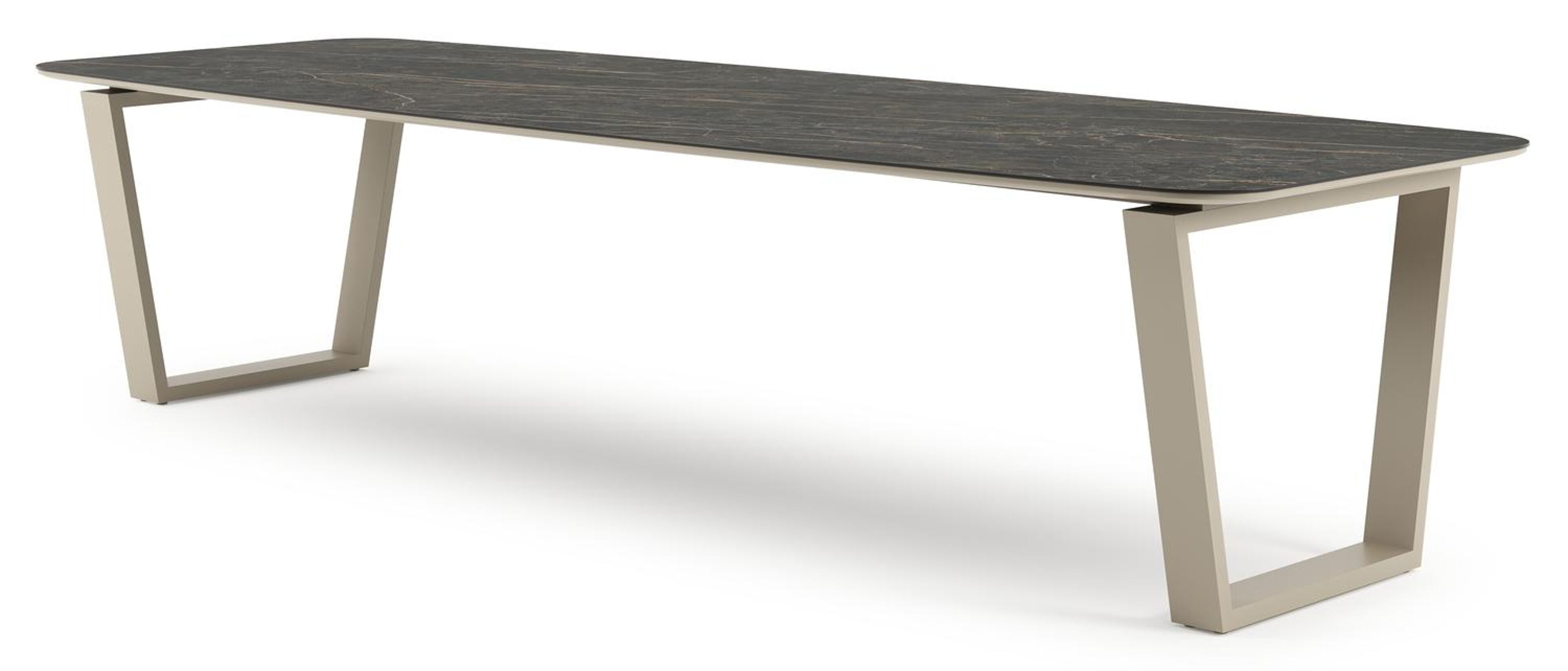 Table de jardin Pagino forme de bateau en aluminium beige et céramique pleine Black Obsession - Lg. 315 x Lrg. 115 x Haut. 73 cm