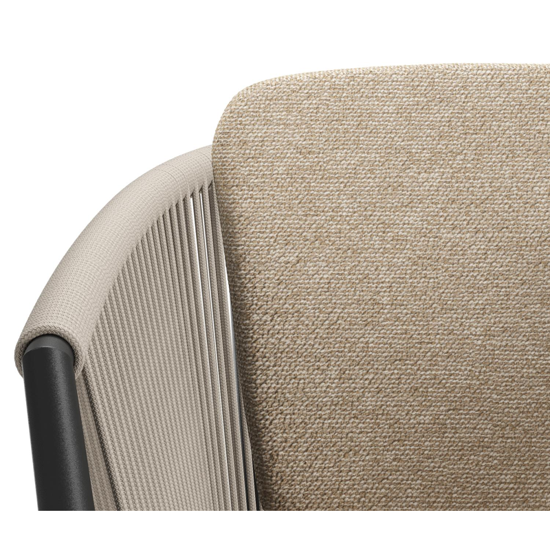 Chaise de jardin Orso en aluminium noir et corde ronde tissée verticalement beige avec coussin en All Weather Cosytica Madagascar Oak