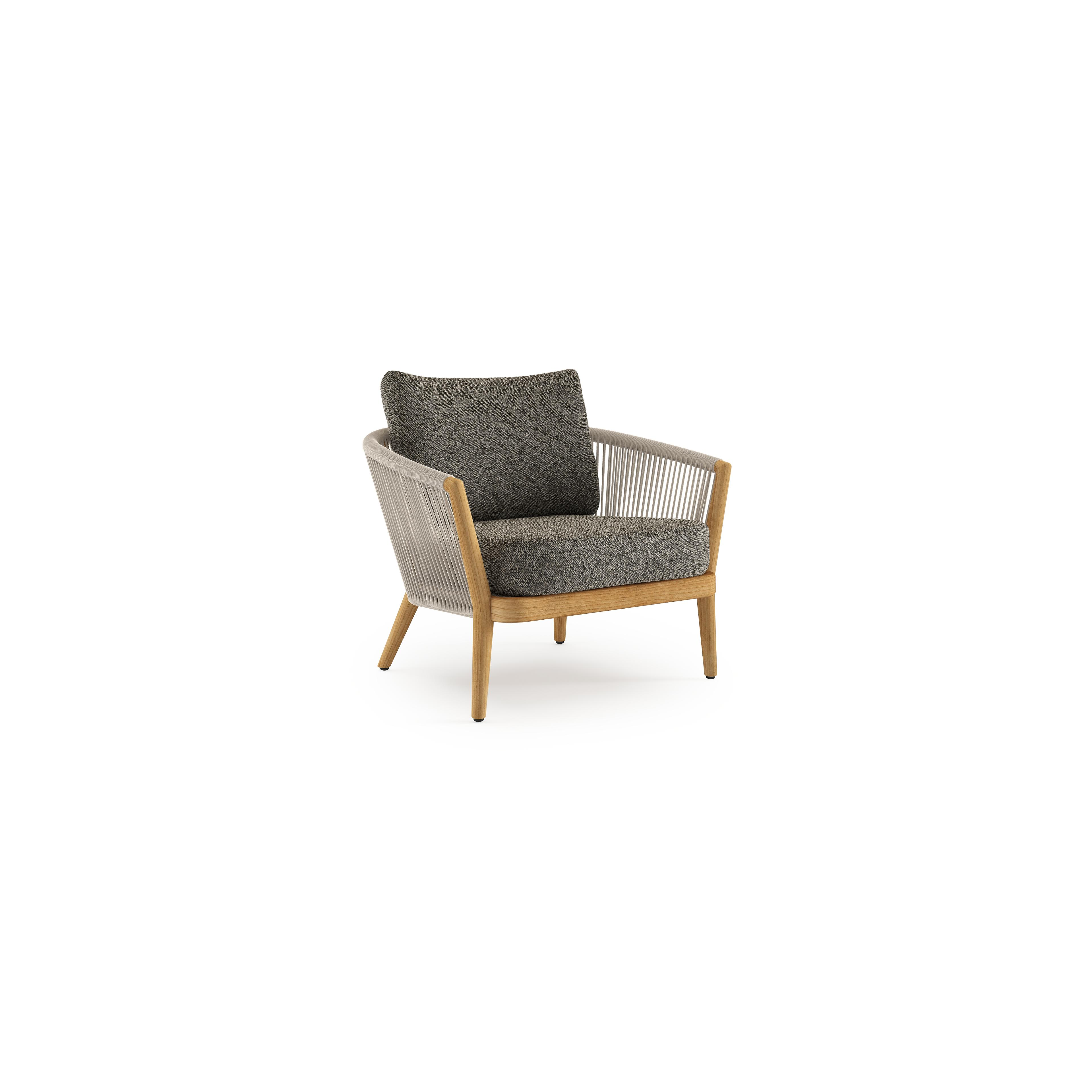 Orso loungestoel in teak en beige verticaal geweven ronde rope met Marbella Tunder all weather cosytica kussen