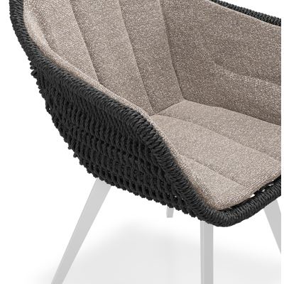 Chaise de jardin Pagino en aluminium blanc et résine tressée ronde noir avec coussin en All Weather Sunbrella® Luxe Wander Manioc