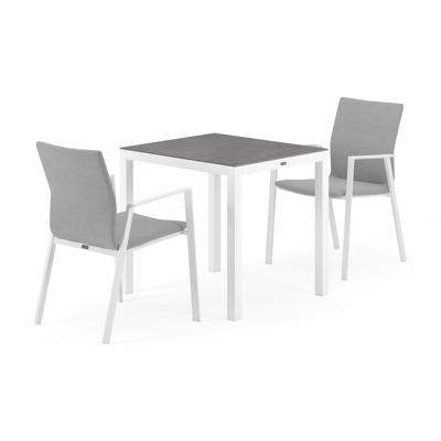 Feltro tuinset in wit aluminium en grijs volkeramiek tafelblad met 2 stapelbare Madura tuinstoelen