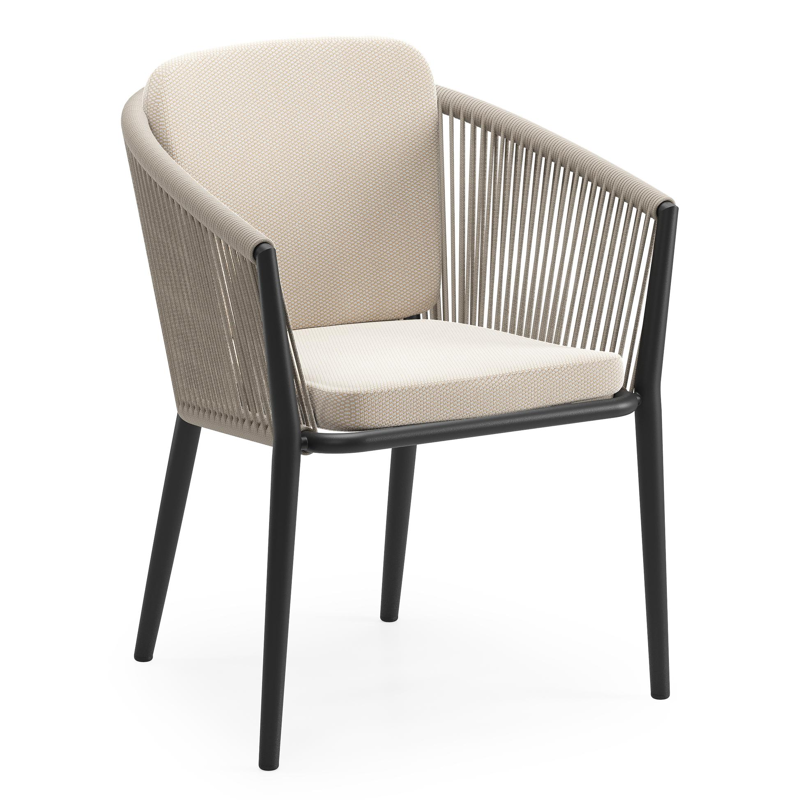 Orso tuinstoel in zwart aluminium en beige verticaal geweven ronde rope met zitkussen in All Weather Sunbrella® Luxe Lopi Antique