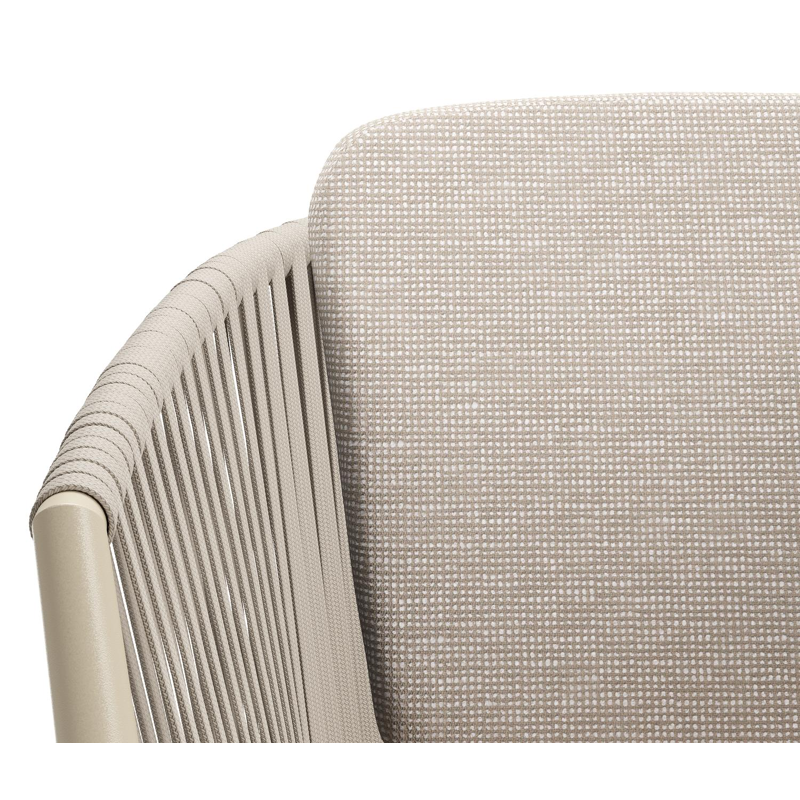Orso stapelbare tuinstoel in beige aluminium en beige vierkant geweven ronde rope met kussen in All Weather Sunbrella® Luxe Slow Farafra